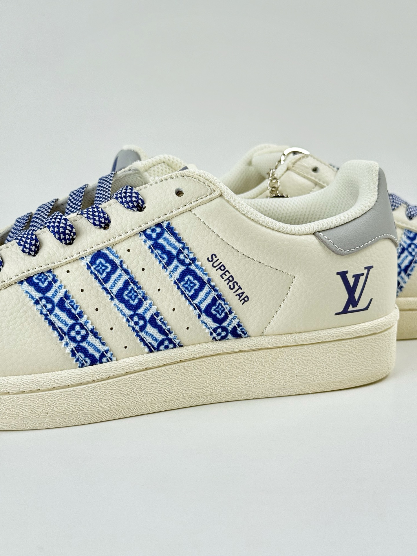 AD Originals Superstar x Louis Vuitton 白蓝满天星  AD8013