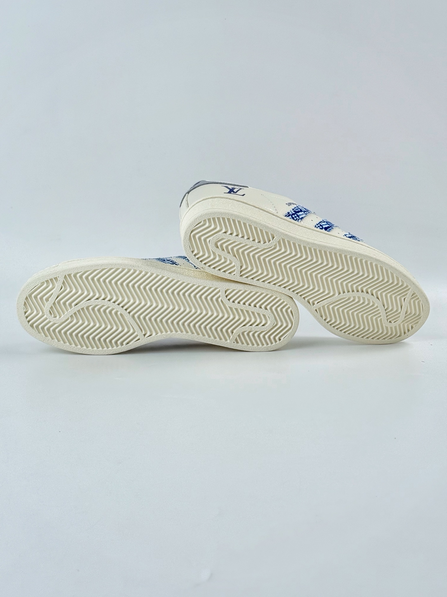 AD Originals Superstar x Louis Vuitton 白蓝满天星  AD8013