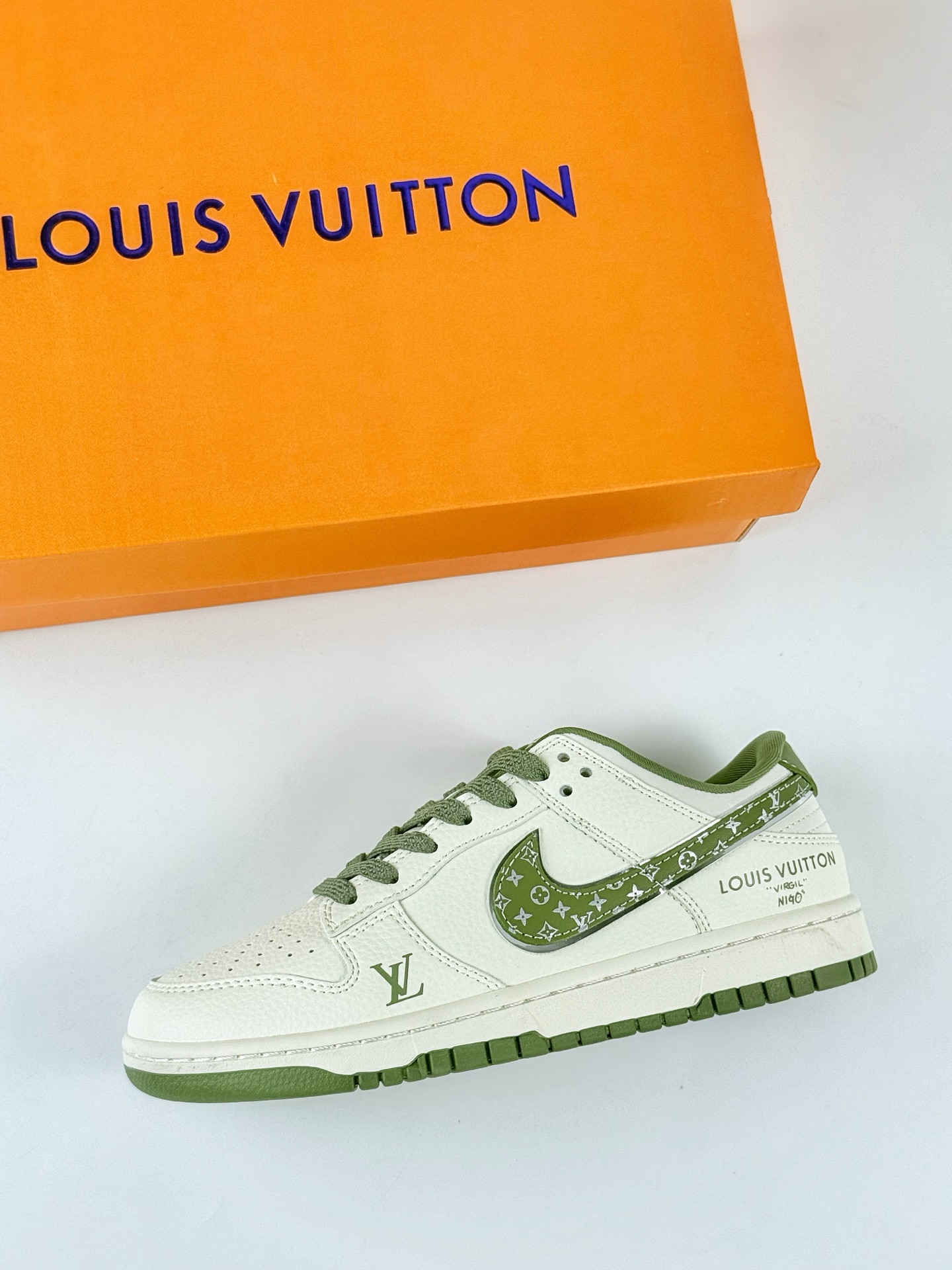 Nike SB Dunk Low x Louis Vuitton 白绿 JY6988-108 Nike SB Dunk Low x Louis Vuitton 白绿 JY6988-108