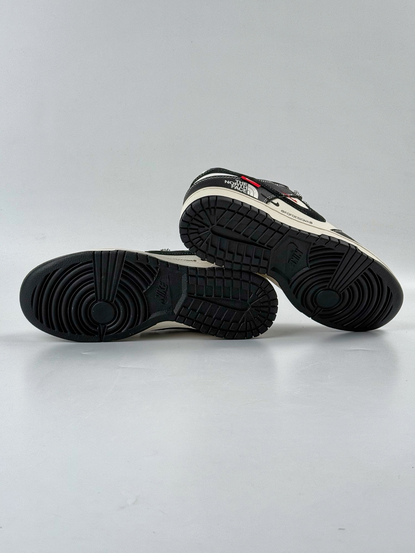 Nike SB Dunk Low x The North Face 黑白三小勾满天星 YX5066-339