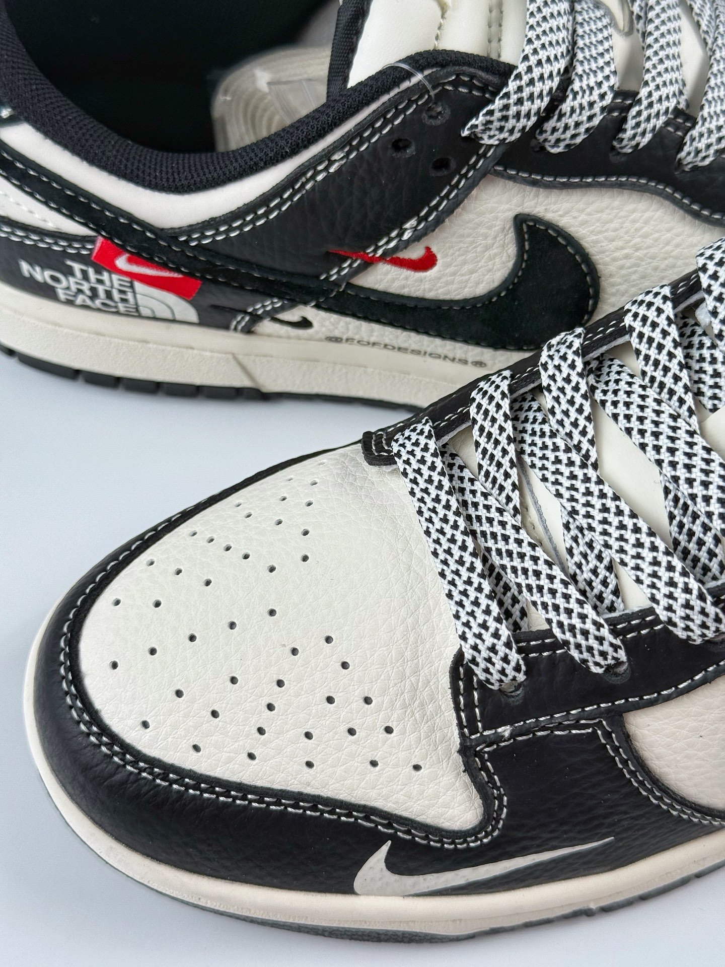 Nike SB Dunk Low x The North Face 黑白三小勾满天星 YX5066-339