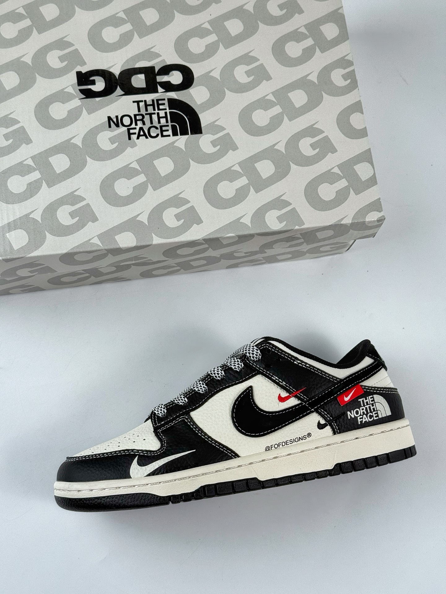 Nike SB Dunk Low x The North Face 黑白三小勾满天星 YX5066-339