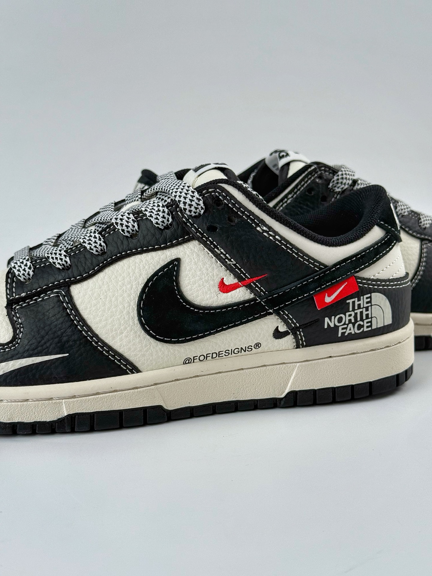 Nike SB Dunk Low x The North Face 黑白三小勾满天星 YX5066-339