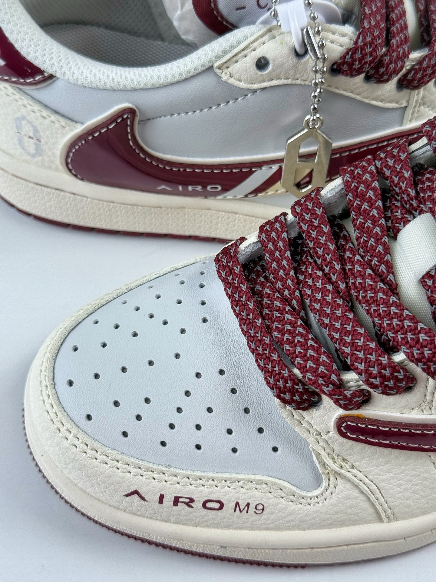 Travis Scott x Nike Air Jordan 1 Low 问界M9白蓝红 Air Jordan 1 Low 反转白蓝红满天星倒钩 FC1688-239-Chinese UA Cheap High Quatity Brand Clothes Bags handbags Sneakers wholesale wholesaler seller from China Factory suppliers Fashion Clothing Shoes best Quality Beautiful Price Travis Scott x Nike Air Jordan 1 Low 问界M9白蓝红 Air Jordan 1 Low 反转白蓝红满天星倒钩 FC1688-239