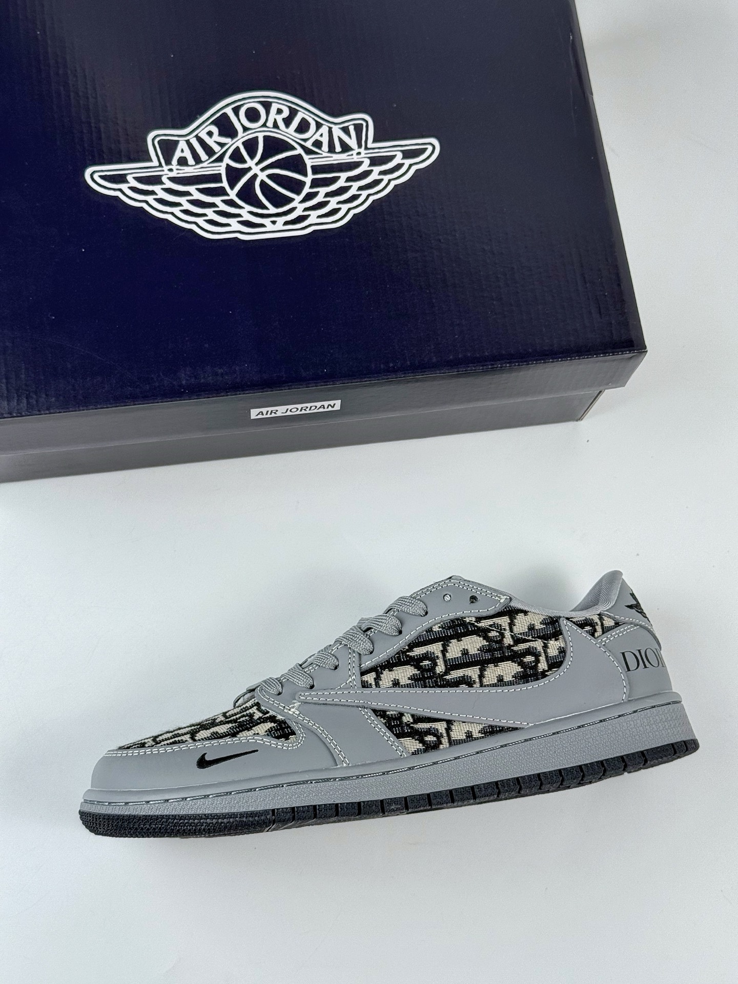 Travis Scott x Nike Air Jordan 1 Low x DIOR Air Jordan 1 Low 反转灰黑小勾倒钩 LD2025-031-Chinese UA Cheap High Quatity Brand Clothes Bags handbags Sneakers wholesale wholesaler seller from China Factory suppliers Fashion Clothing Shoes best Quality Beautiful Price Travis Scott x Nike Air Jordan 1 Low x DIOR Air Jordan 1 Low 反转灰黑小勾倒钩 LD2025-031