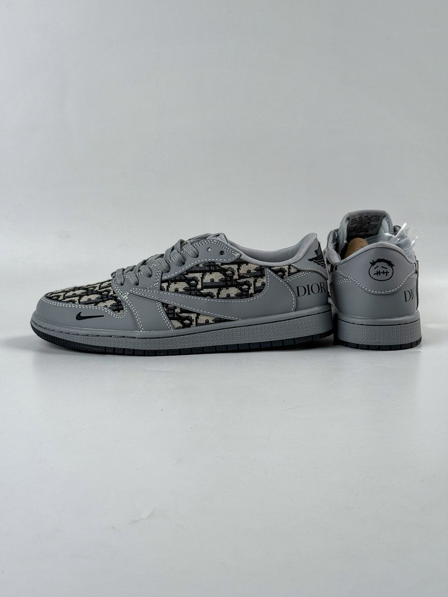 Travis Scott x Nike Air Jordan 1 Low x DIOR Air Jordan 1 Low 反转灰黑小勾倒钩 LD2025-031-Chinese UA Cheap High Quatity Brand Clothes Bags handbags Sneakers wholesale wholesaler seller from China Factory suppliers Fashion Clothing Shoes best Quality Beautiful Price Travis Scott x Nike Air Jordan 1 Low x DIOR Air Jordan 1 Low 反转灰黑小勾倒钩 LD2025-031