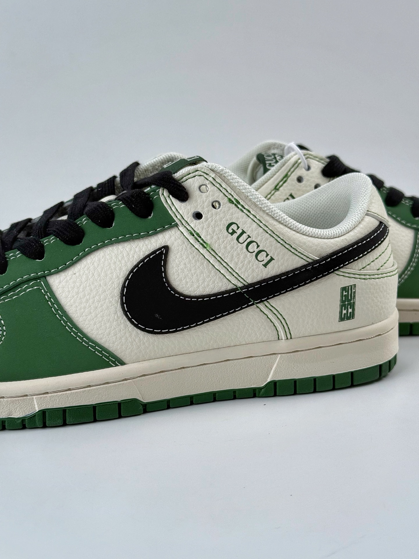 Nike SB Dunk Low x GUCCI 绿白小勾  XD1588-213