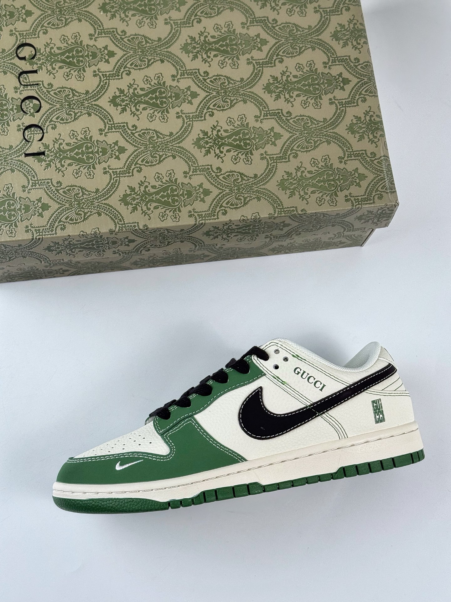 Nike SB Dunk Low x GUCCI 绿白小勾  XD1588-213