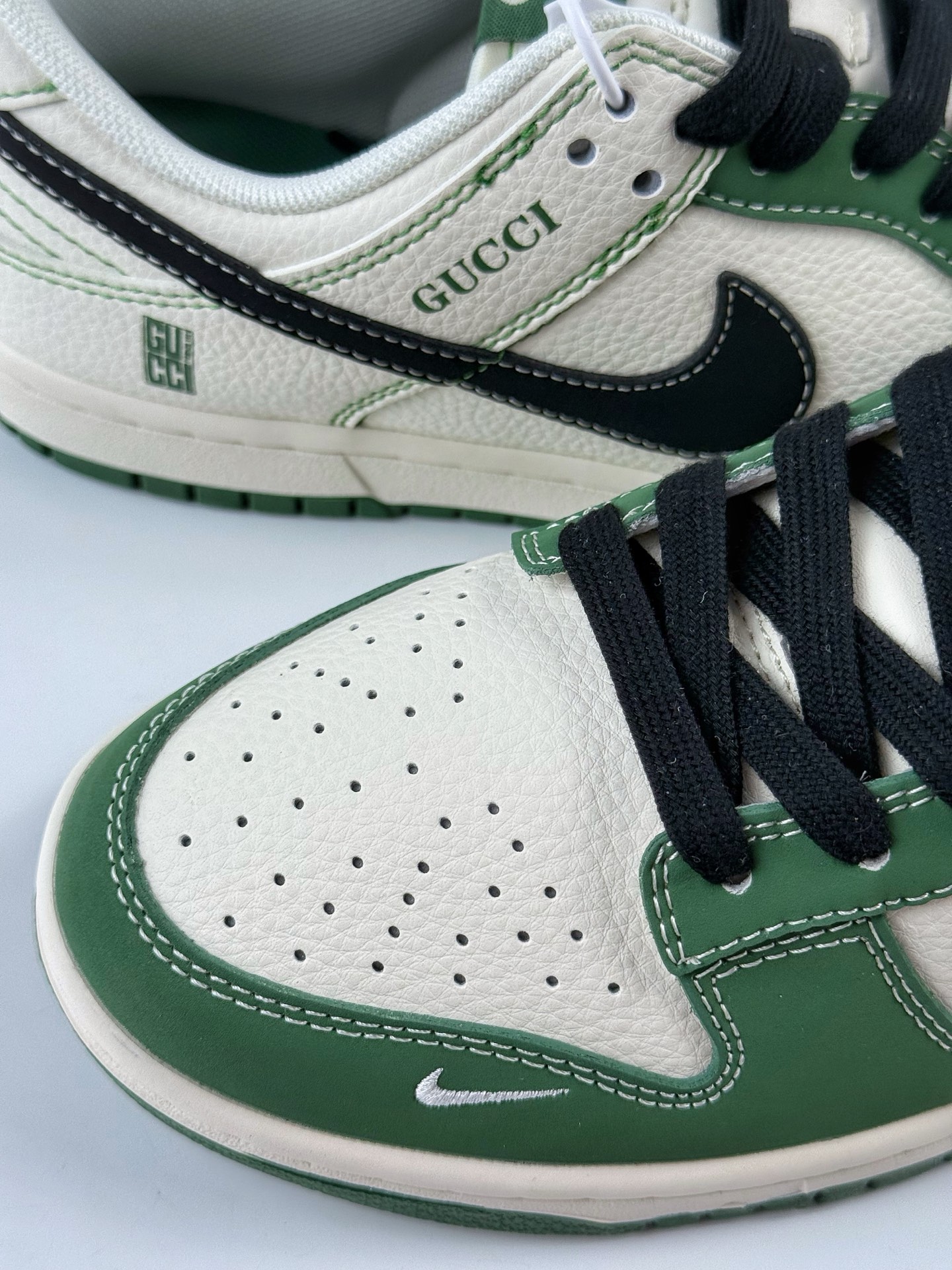 Nike SB Dunk Low x GUCCI 绿白小勾  XD1588-213