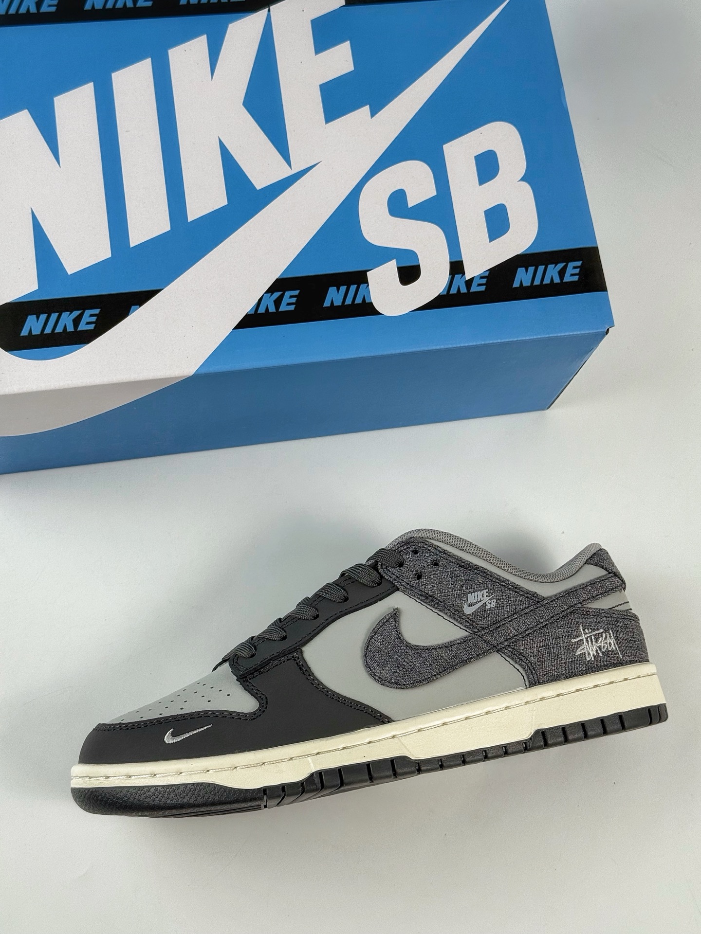 Nike SB Dunk Low x Stussy 黑灰小勾 FX1588-306