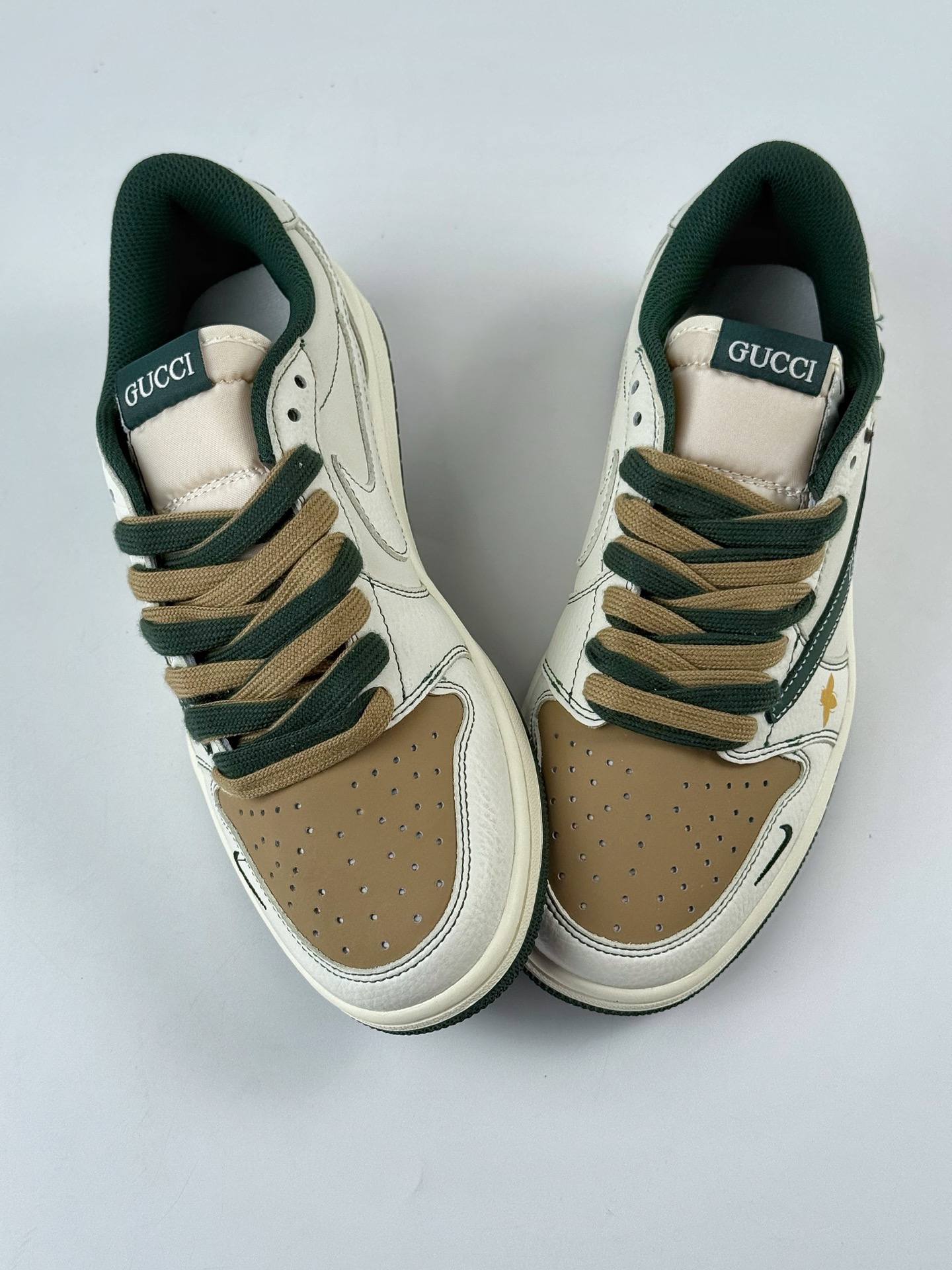 Travis Scott x Nike Air Jordan 1 Low x GUCCI Air Jordan 1 Low 反转白棕绿小勾倒钩  XZ5749-006