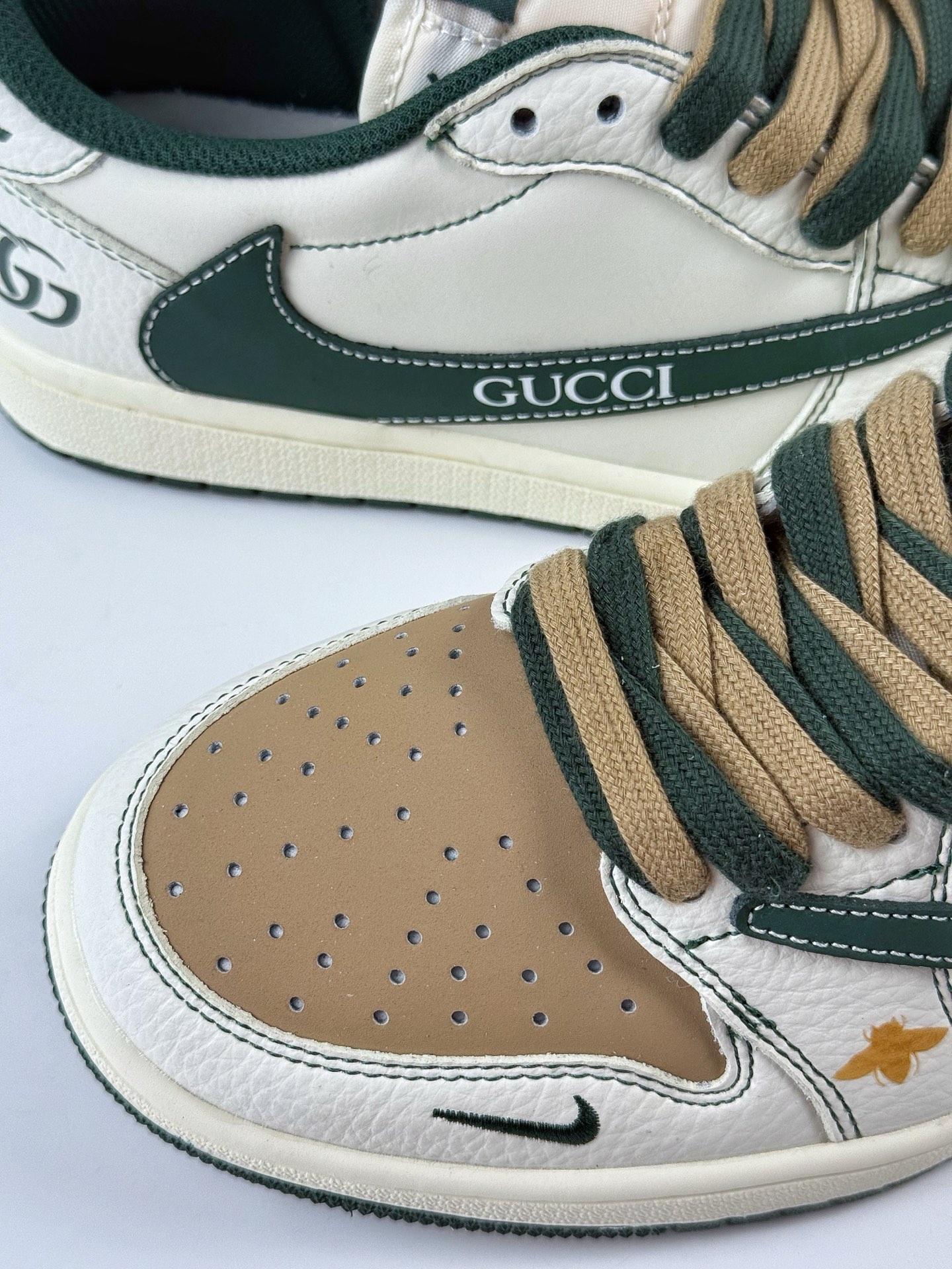 Travis Scott x Nike Air Jordan 1 Low x GUCCI Air Jordan 1 Low 反转白棕绿小勾倒钩  XZ5749-006