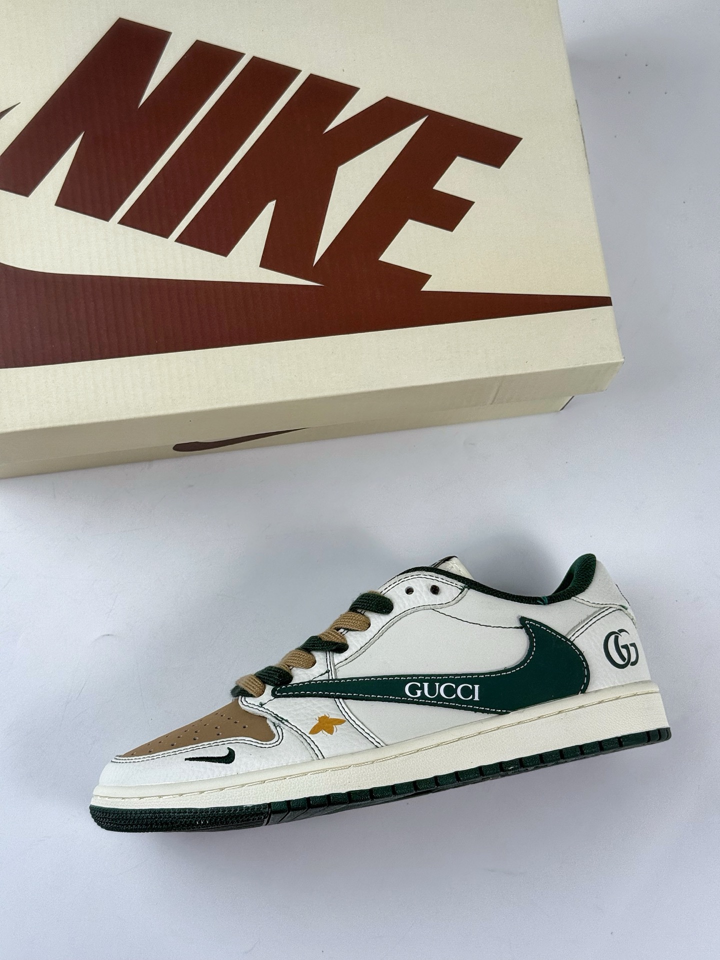 Travis Scott x Nike Air Jordan 1 Low x GUCCI Air Jordan 1 Low 反转白棕绿小勾倒钩  XZ5749-006