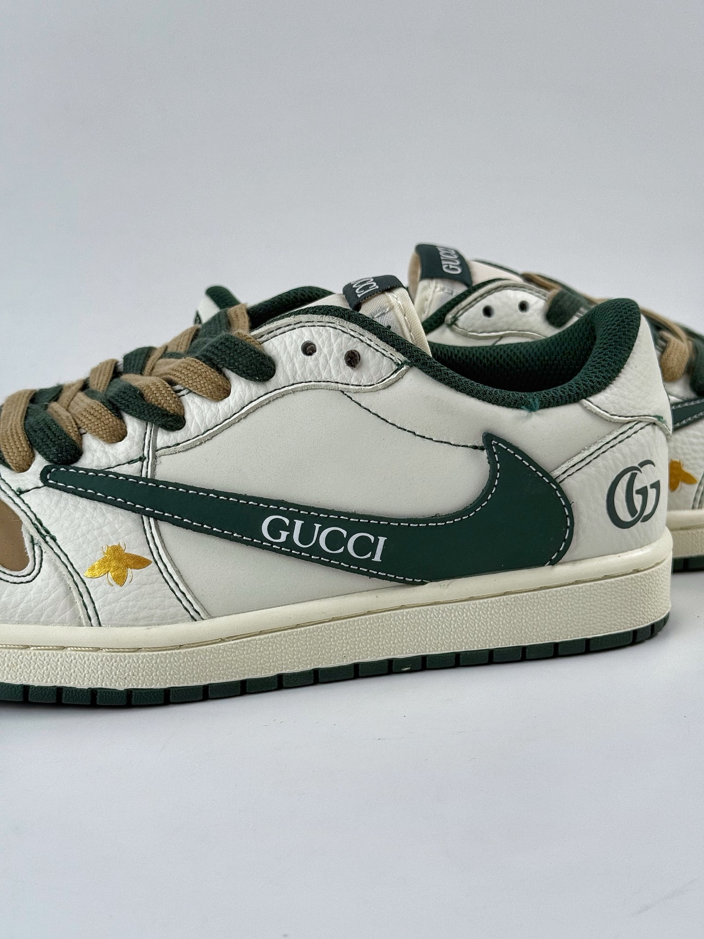 Travis Scott x Nike Air Jordan 1 Low x GUCCI Air Jordan 1 Low 反转白棕绿小勾倒钩  XZ5749-006