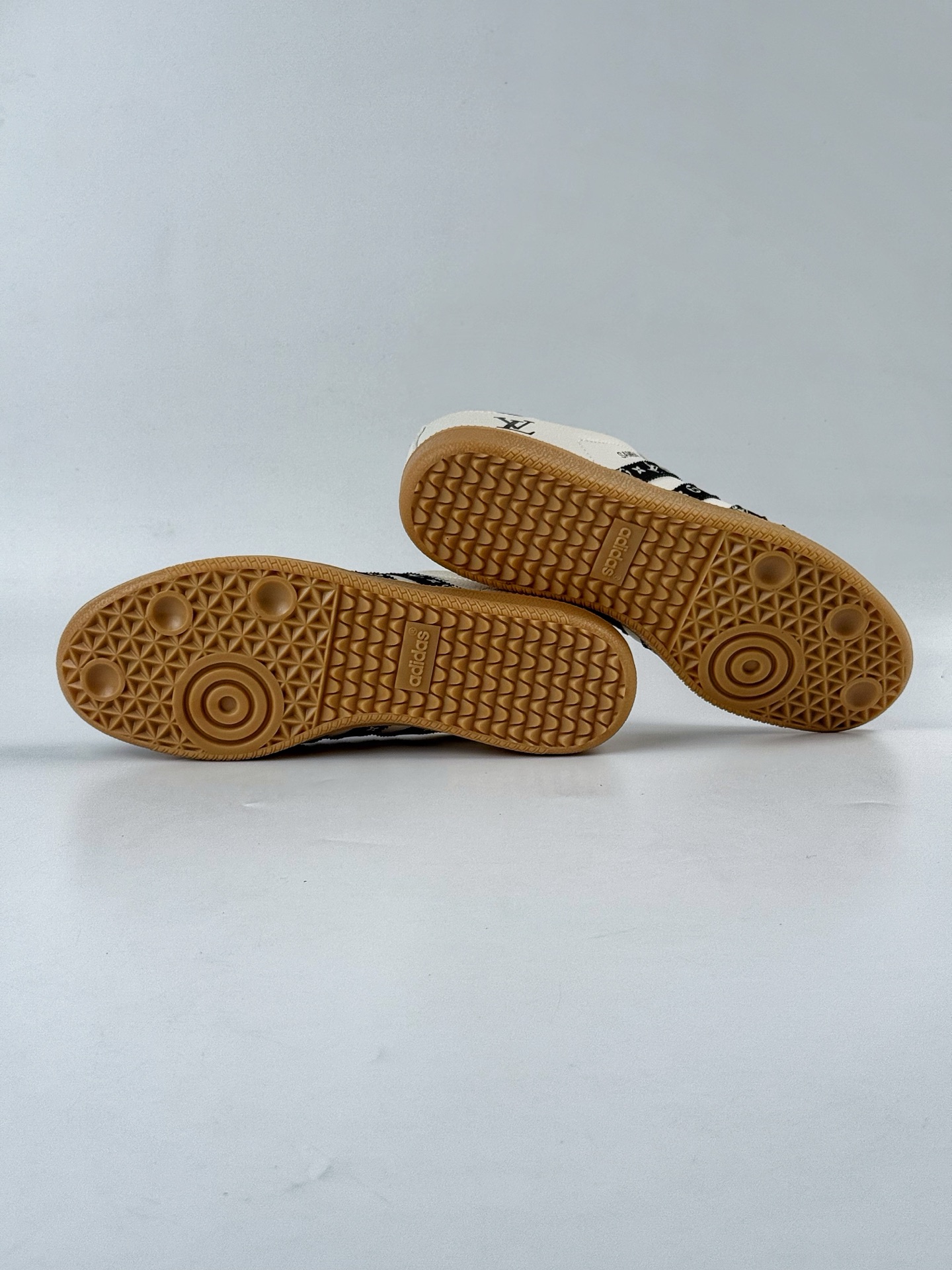 adidas originals Samba OG x Louis Vuitton 黑白 桑巴舞系列复古经典轻便板鞋 DX0003CC