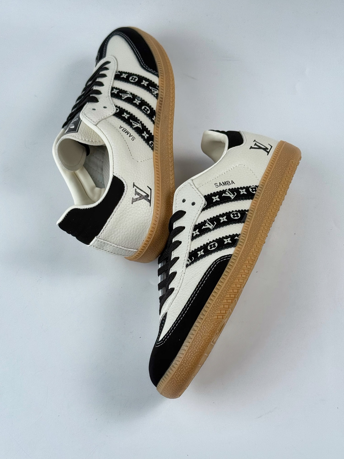 adidas originals Samba OG x Louis Vuitton 黑白 桑巴舞系列复古经典轻便板鞋 DX0003CC