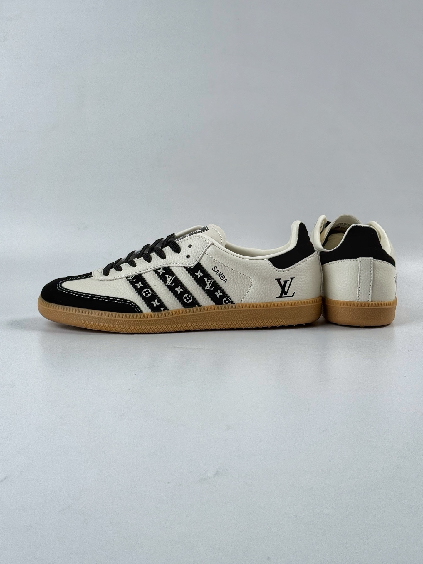 adidas originals Samba OG x Louis Vuitton 黑白 桑巴舞系列复古经典轻便板鞋 DX0003CC