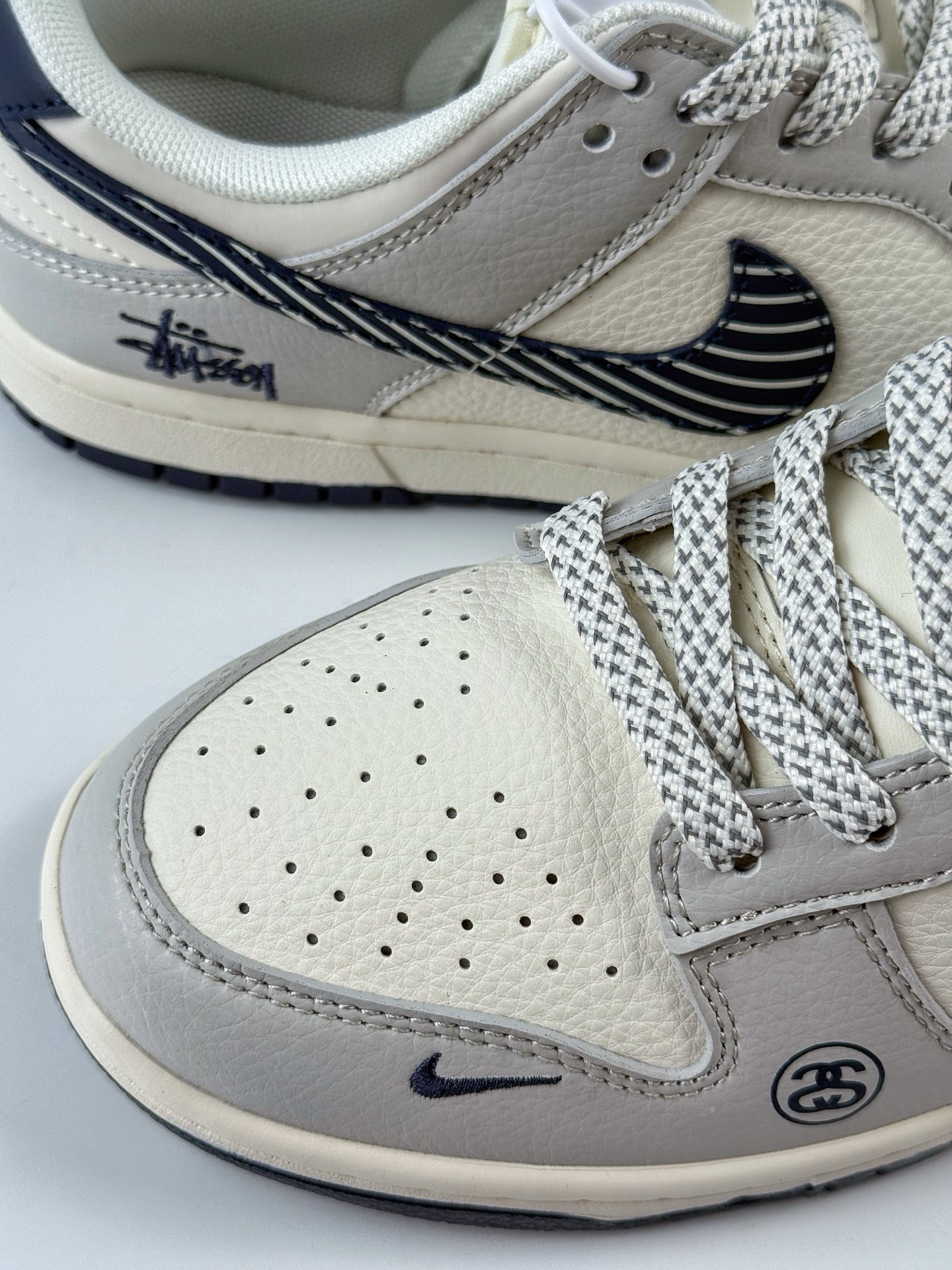 Nike SB Dunk Low x Stussy 灰白小勾满天星  XF8698-083