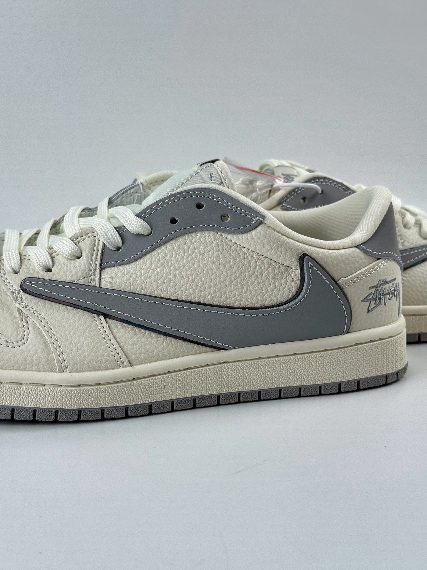 Travis Scott x Nike Air Jordan 1 Low x Stussy Air Jordan 1 Low 反转白灰小勾倒钩 XB1979-002-Chinese UA Cheap High Quatity Brand Clothes Bags handbags Sneakers wholesale wholesaler seller from China Factory suppliers Fashion Clothing Shoes best Quality Beautiful Price Travis Scott x Nike Air Jordan 1 Low x Stussy Air Jordan 1 Low 反转白灰小勾倒钩 XB1979-002