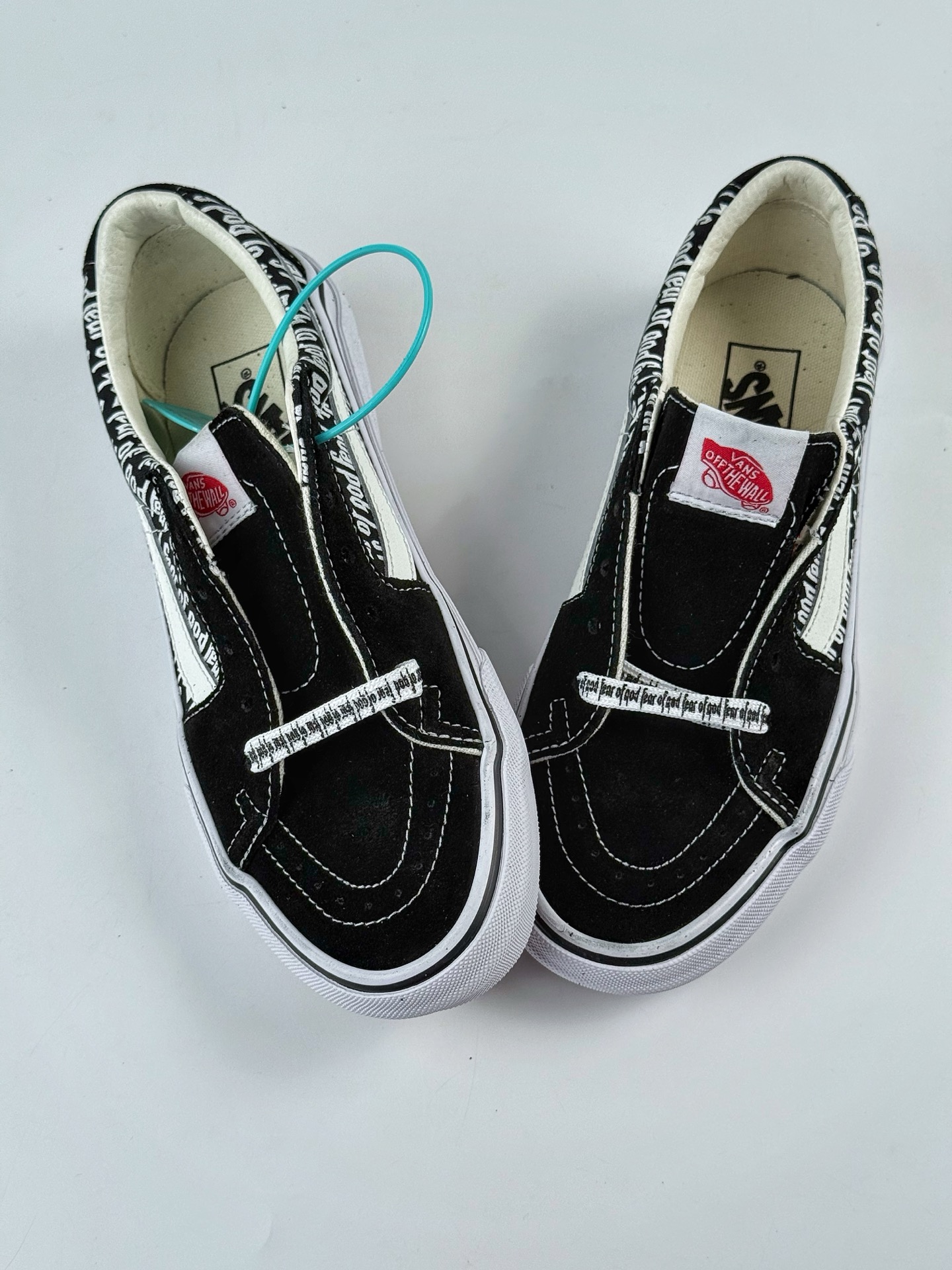 定义简约百搭款 强烈推荐 Vans SK8-Low CDG 全新一代 低帮硫化帆布鞋  VN0A4UWI5ZQYK