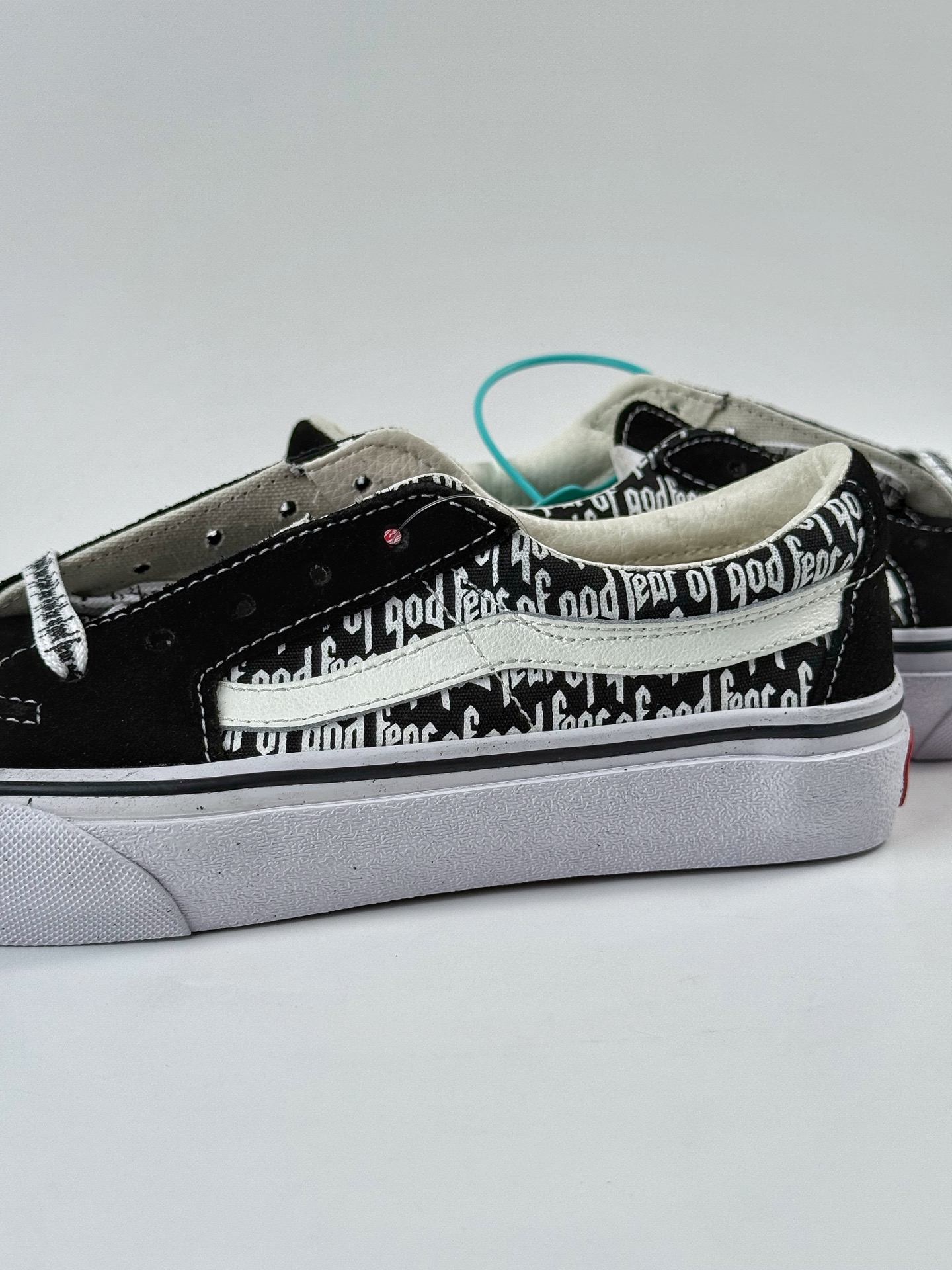 定义简约百搭款 强烈推荐 Vans SK8-Low CDG 全新一代 低帮硫化帆布鞋  VN0A4UWI5ZQYK