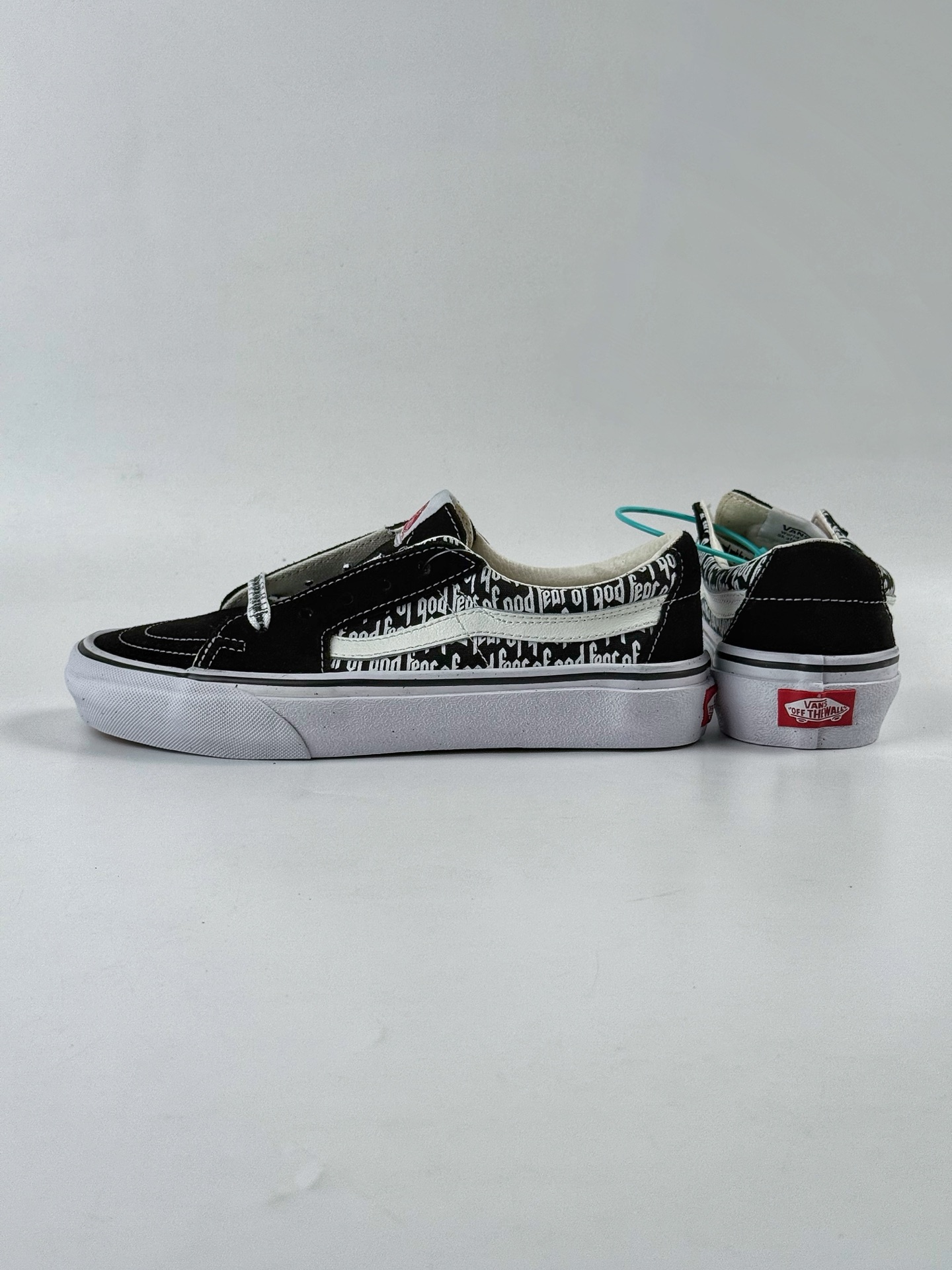 定义简约百搭款 强烈推荐 Vans SK8-Low CDG 全新一代 低帮硫化帆布鞋  VN0A4UWI5ZQYK