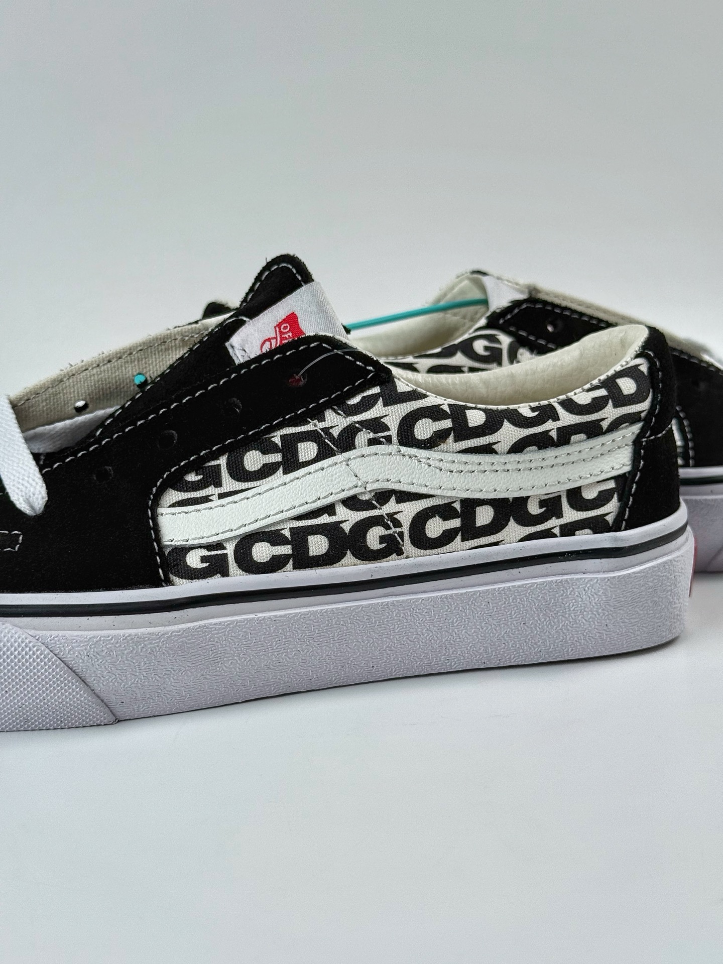 定义简约百搭款 强烈推荐 Vans SK8-Low CDG 全新一代 低帮硫化帆布鞋 VN0A4UWI5HMYK-Chinese UA Cheap High Quatity Brand Clothes Bags handbags Sneakers wholesale wholesaler seller from China Factory suppliers Fashion Clothing Shoes best Quality Beautiful Price 定义简约百搭款 强烈推荐 Vans SK8-Low CDG 全新一代 低帮硫化帆布鞋 VN0A4UWI5HMYK