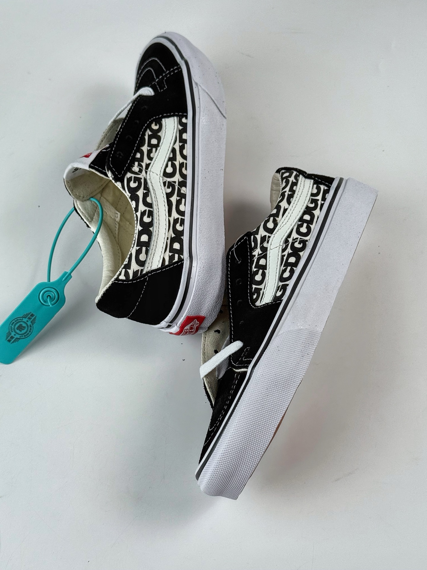 定义简约百搭款 强烈推荐 Vans SK8-Low CDG 全新一代 低帮硫化帆布鞋 VN0A4UWI5HMYK-Chinese UA Cheap High Quatity Brand Clothes Bags handbags Sneakers wholesale wholesaler seller from China Factory suppliers Fashion Clothing Shoes best Quality Beautiful Price 定义简约百搭款 强烈推荐 Vans SK8-Low CDG 全新一代 低帮硫化帆布鞋 VN0A4UWI5HMYK