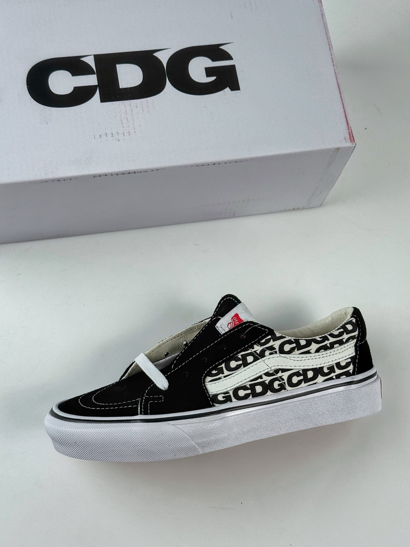 定义简约百搭款 强烈推荐 Vans SK8-Low CDG 全新一代 低帮硫化帆布鞋 VN0A4UWI5HMYK-Chinese UA Cheap High Quatity Brand Clothes Bags handbags Sneakers wholesale wholesaler seller from China Factory suppliers Fashion Clothing Shoes best Quality Beautiful Price 定义简约百搭款 强烈推荐 Vans SK8-Low CDG 全新一代 低帮硫化帆布鞋 VN0A4UWI5HMYK