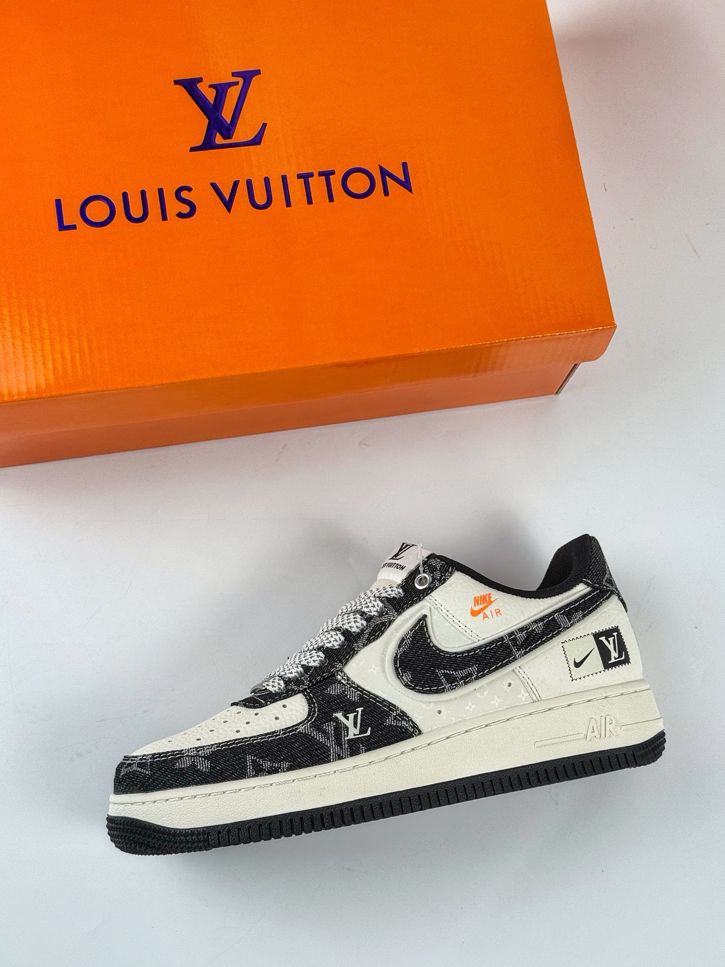 Nike Air Force 1 Low 07 x Louis Vuitton 黑白双小勾满天星  YX5066-353