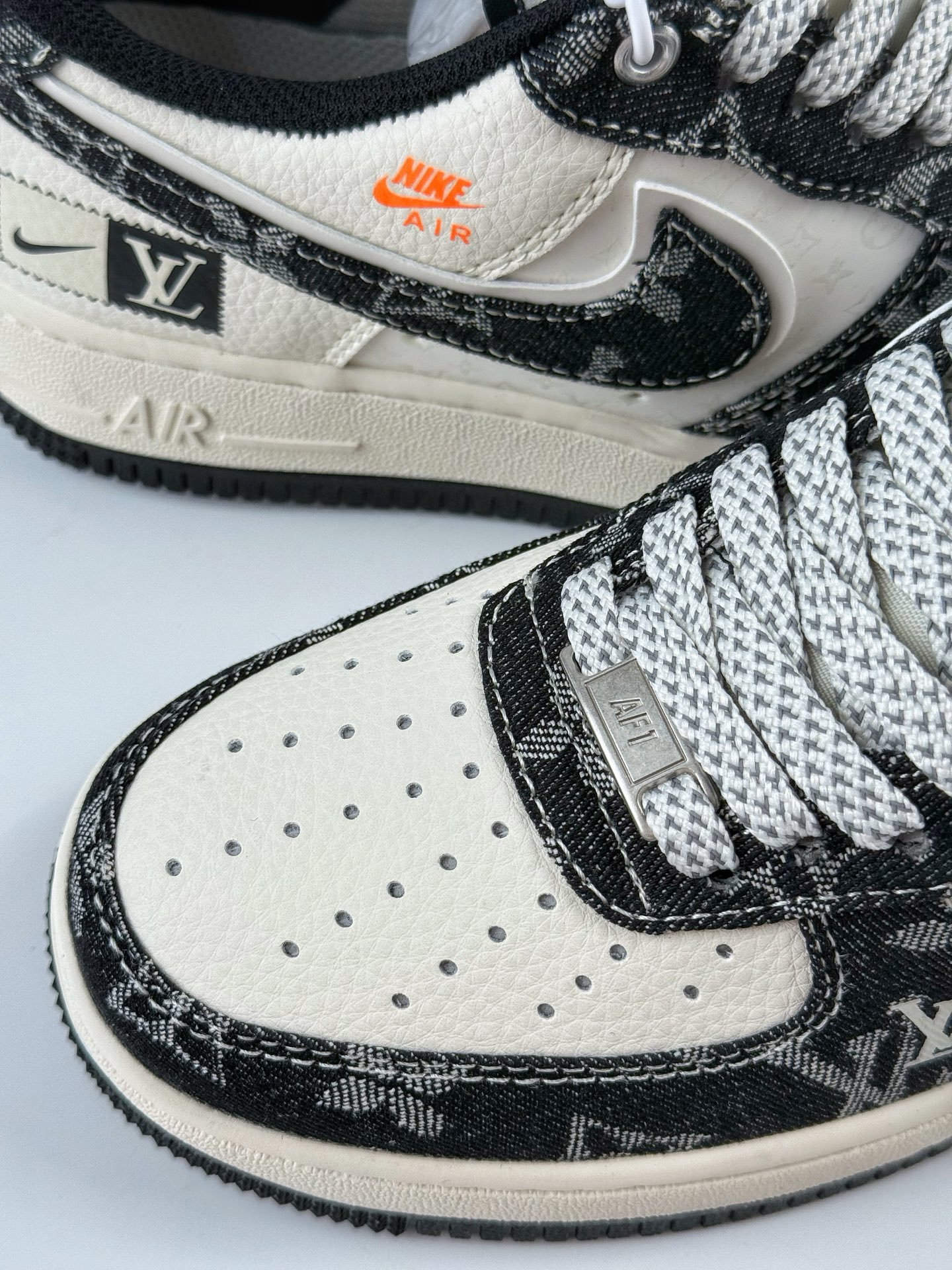 Nike Air Force 1 Low 07 x Louis Vuitton 黑白双小勾满天星  YX5066-353