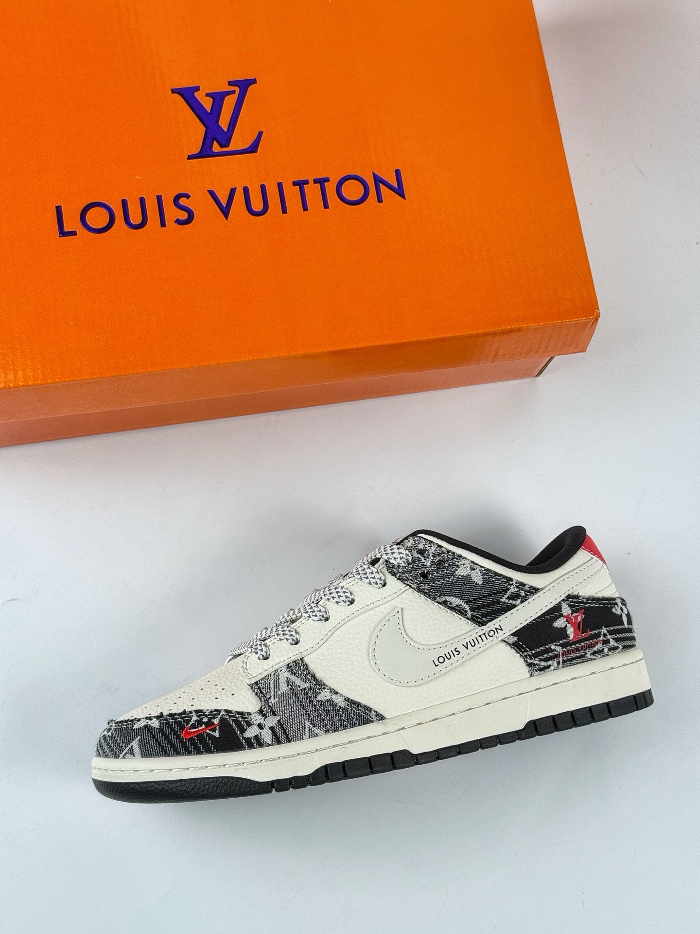 Nike SB Dunk Low x Louis Vuitton 黑白小勾满天星 FC1688-233 Nike SB Dunk Low x Louis Vuitton 黑白小勾满天星 FC1688-233