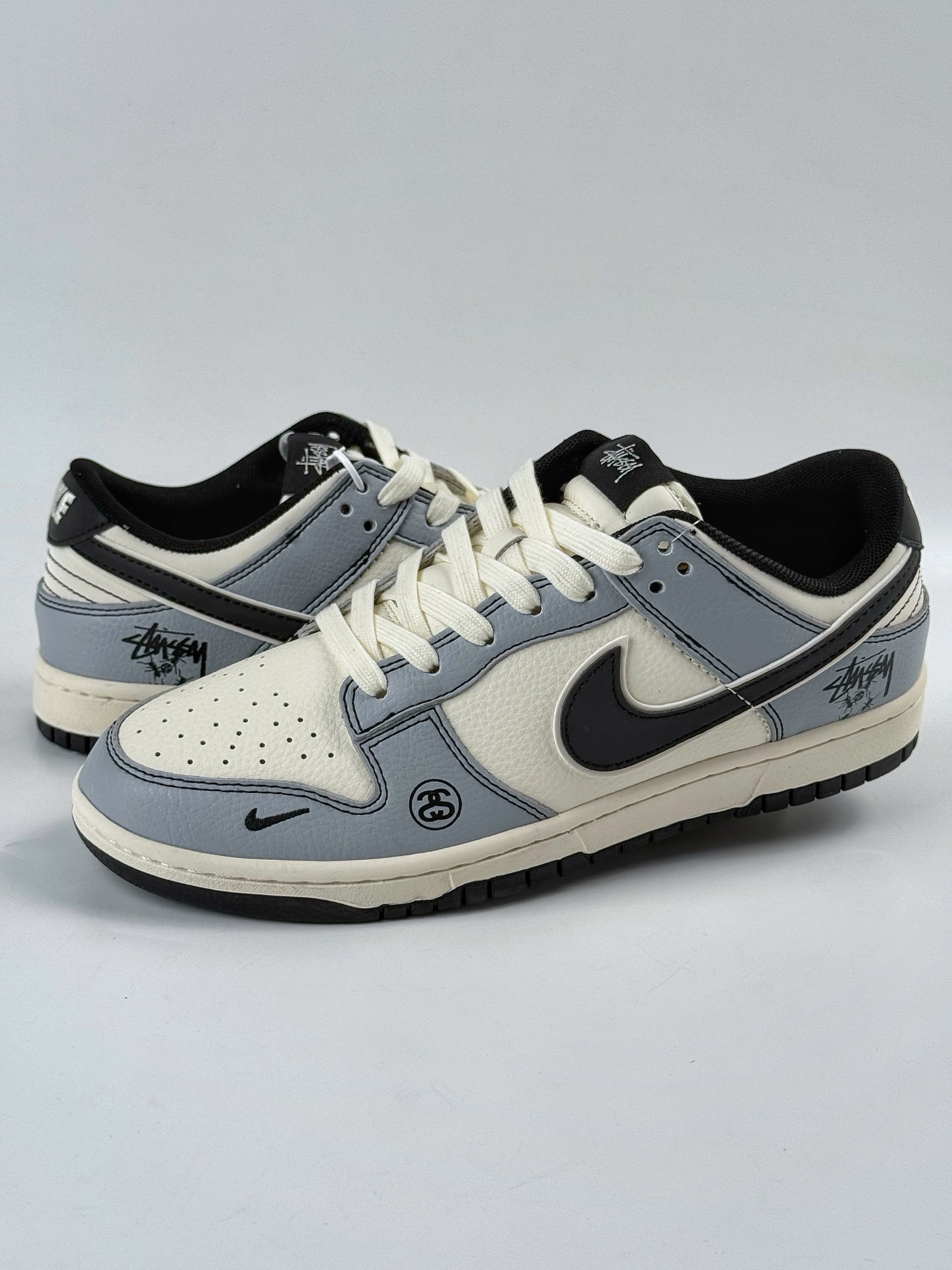 Nike SB Dunk Low x Stussy 灰白小勾 XS6089-596 Nike SB Dunk Low x Stussy 灰白小勾 XS6089-596
