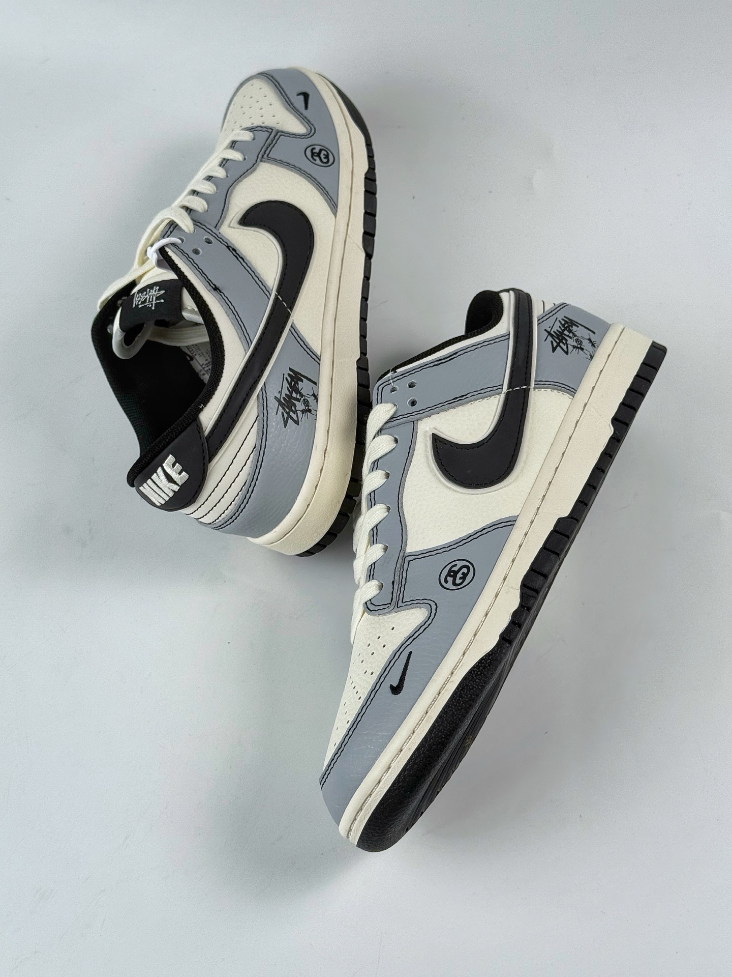 Nike SB Dunk Low x Stussy 灰白小勾 XS6089-596 Nike SB Dunk Low x Stussy 灰白小勾 XS6089-596