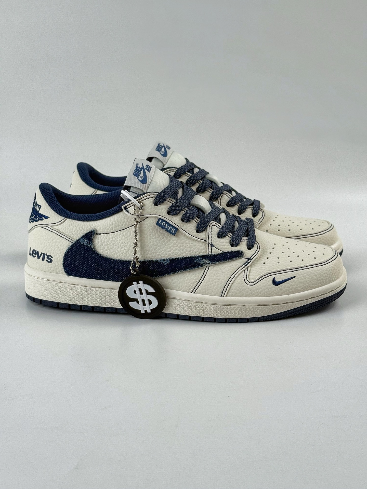 Travis Scott x Nike Air Jordan 1 Low x Levi's Air Jordan 1 Low 反转白蓝小勾满天星倒钩 LE2436-136 Travis Scott x Nike Air Jordan 1 Low x Levi's Air Jordan 1 Low 反转白蓝小勾满天星倒钩 LE2436-136