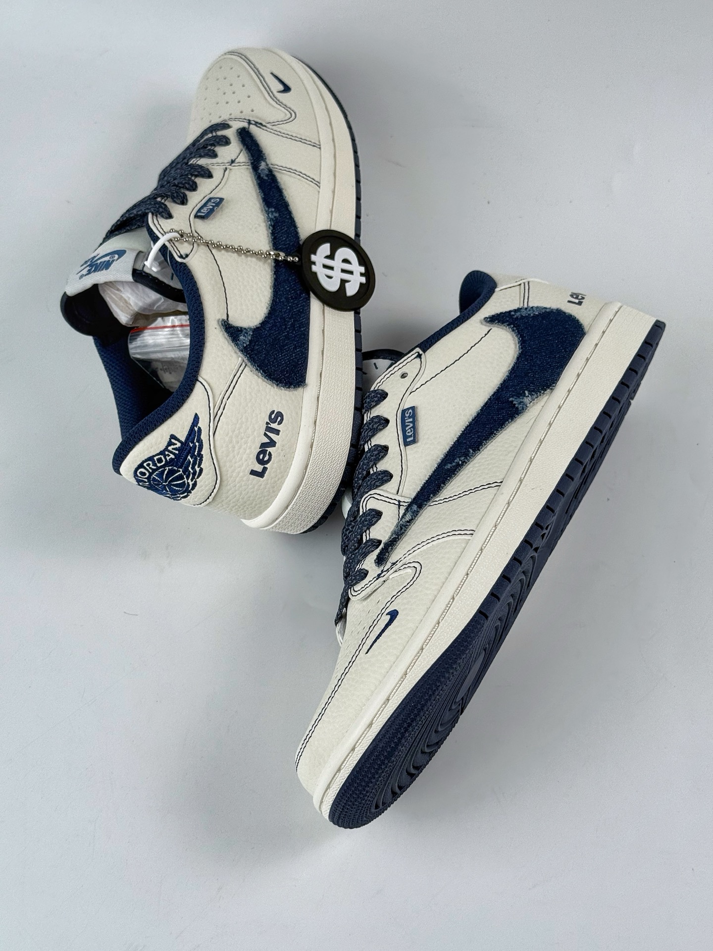 Travis Scott x Nike Air Jordan 1 Low x Levi's Air Jordan 1 Low 反转白蓝小勾满天星倒钩 LE2436-136 Travis Scott x Nike Air Jordan 1 Low x Levi's Air Jordan 1 Low 反转白蓝小勾满天星倒钩 LE2436-136