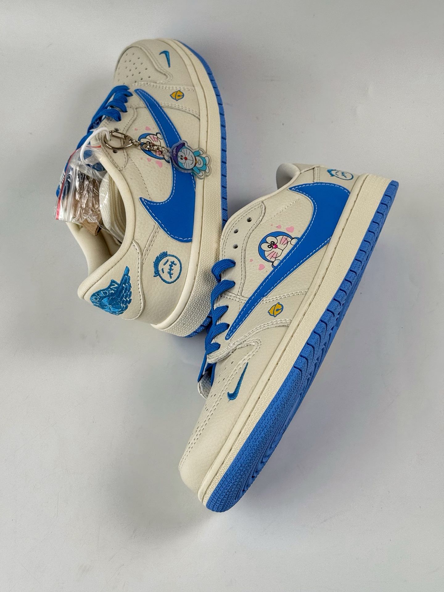 Travis Scott x Nike Air Jordan 1 Low Air Jordan 1 Low 反转叮当猫涂鸦小勾倒钩  XS2024-068