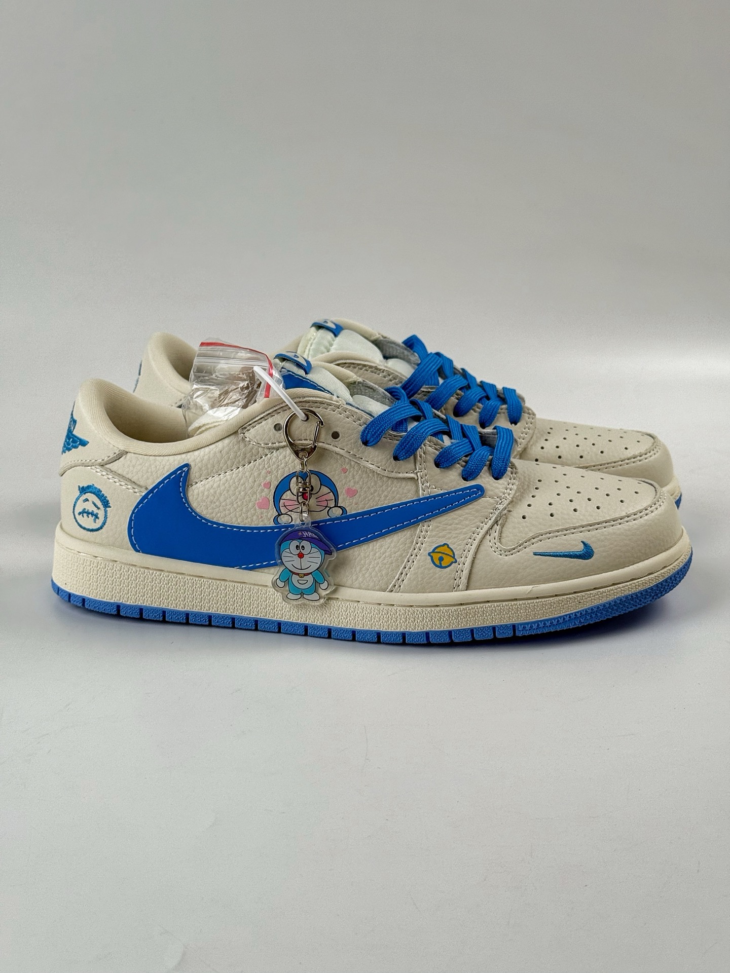 Travis Scott x Nike Air Jordan 1 Low Air Jordan 1 Low 反转叮当猫涂鸦小勾倒钩  XS2024-068