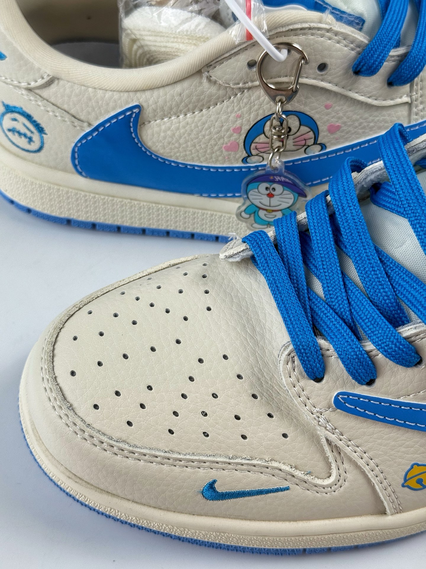 Travis Scott x Nike Air Jordan 1 Low Air Jordan 1 Low 反转叮当猫涂鸦小勾倒钩  XS2024-068