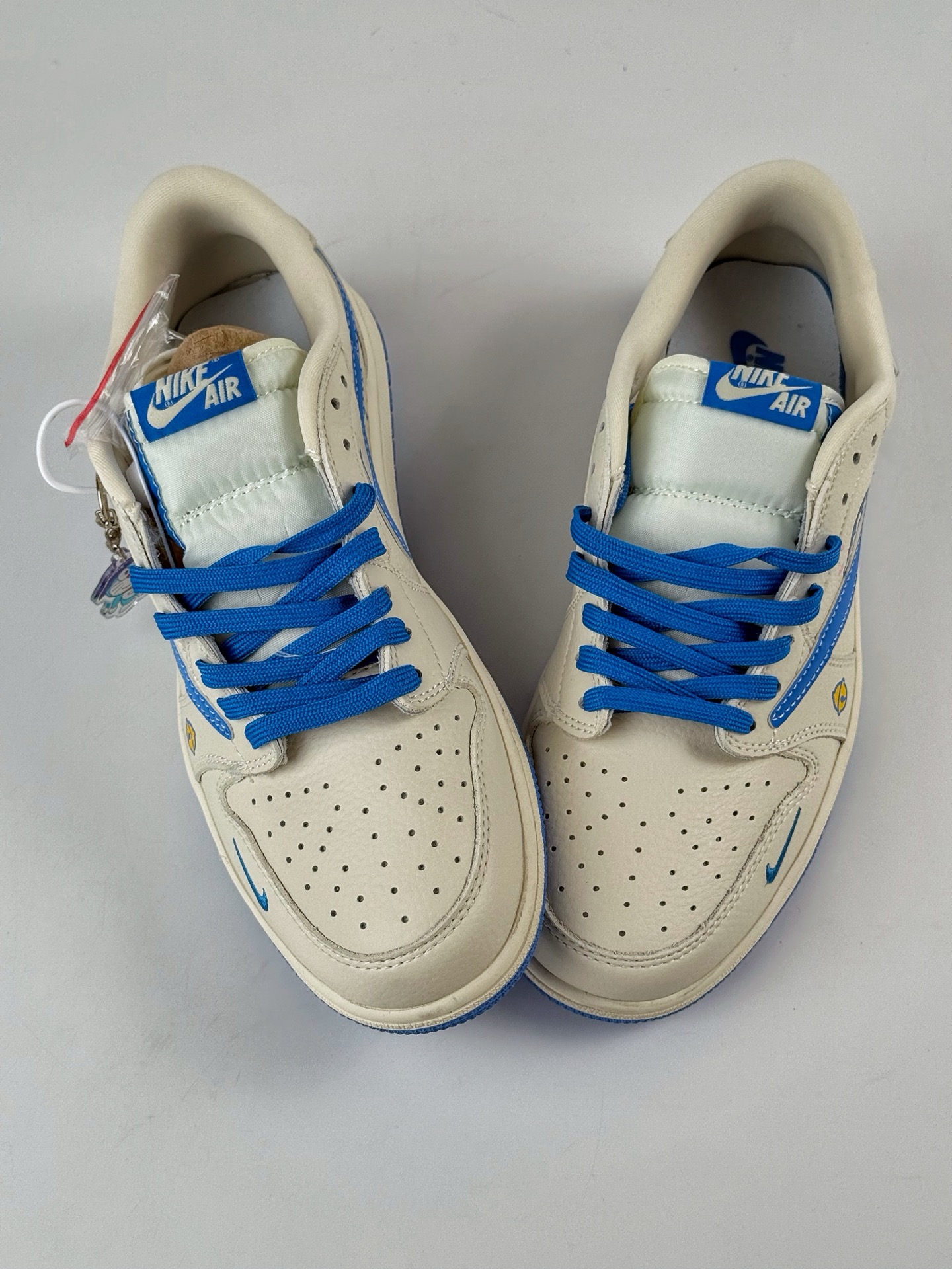 Travis Scott x Nike Air Jordan 1 Low Air Jordan 1 Low 反转叮当猫涂鸦小勾倒钩  XS2024-068