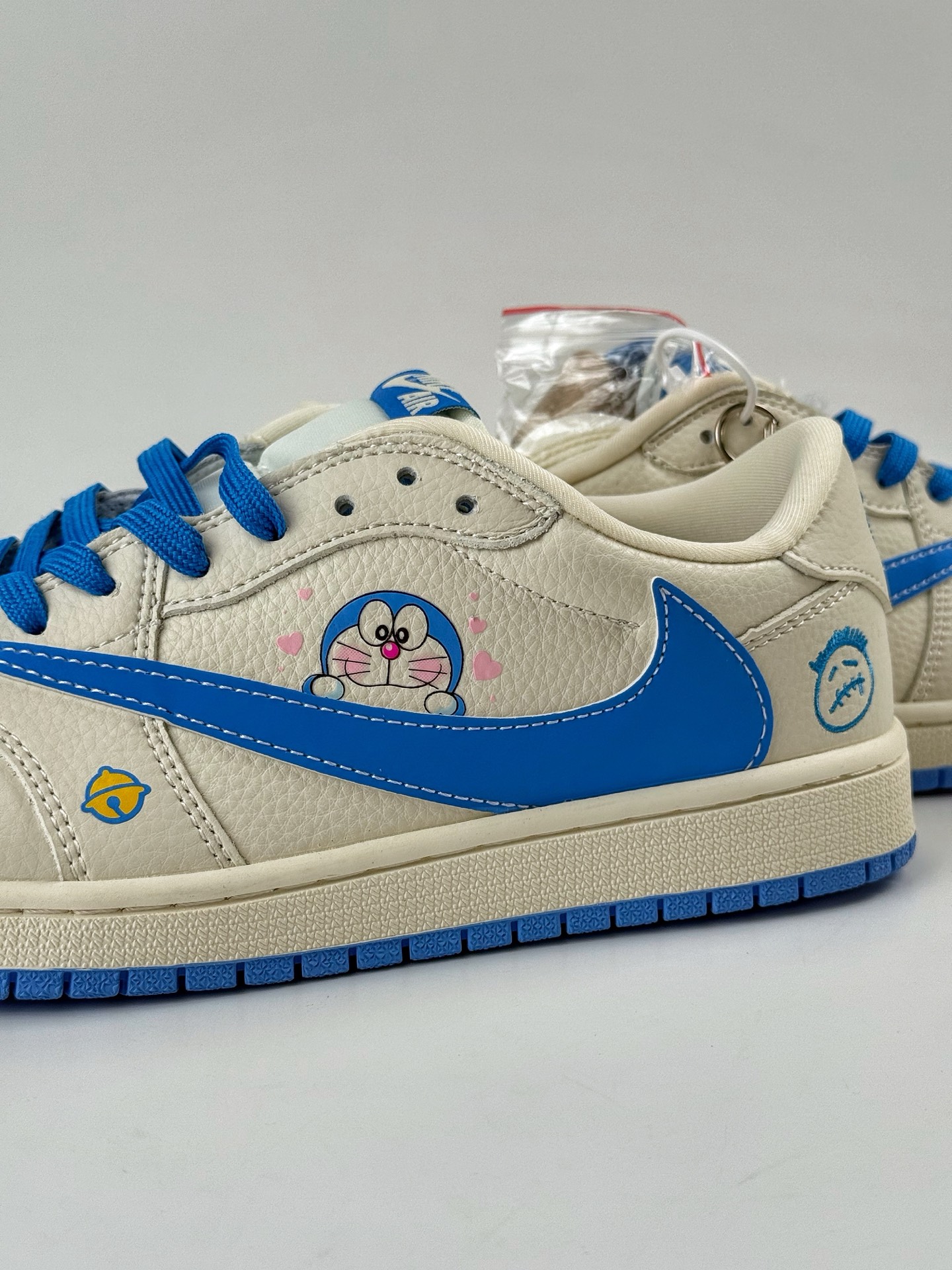 Travis Scott x Nike Air Jordan 1 Low Air Jordan 1 Low 反转叮当猫涂鸦小勾倒钩  XS2024-068