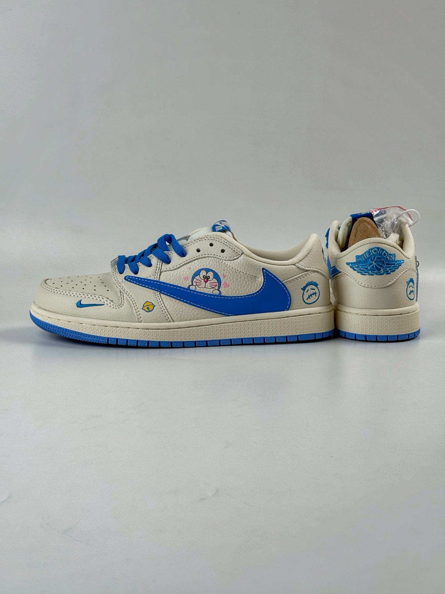 Travis Scott x Nike Air Jordan 1 Low Air Jordan 1 Low 反转叮当猫涂鸦小勾倒钩  XS2024-068