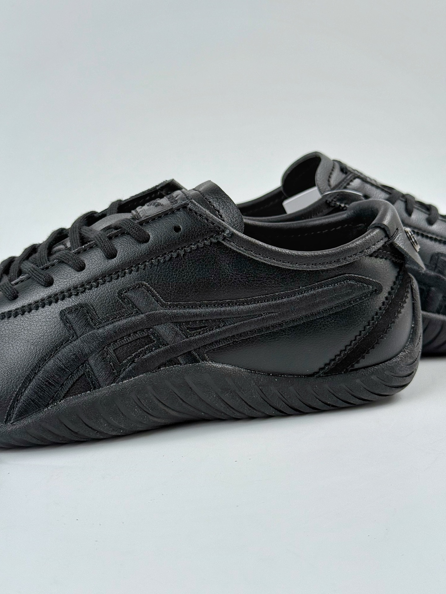 Onitsuka Tiger鬼塚虎SCLAW 绒面革织物 舒适运动休闲鞋 1183C306-001 Onitsuka Tiger鬼塚虎SCLAW 绒面革织物 舒适运动休闲鞋 1183C306-001