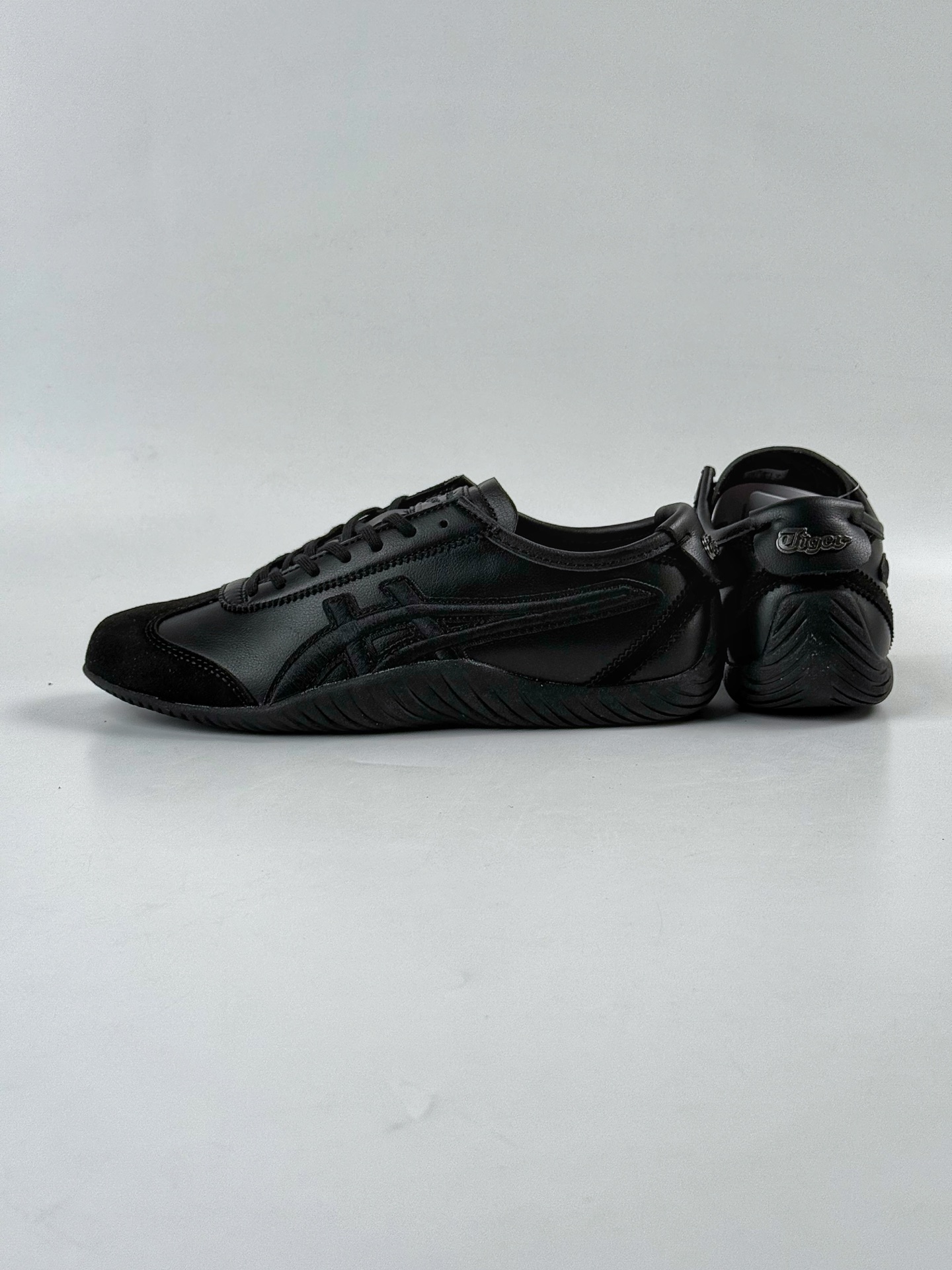 Onitsuka Tiger鬼塚虎SCLAW 绒面革织物 舒适运动休闲鞋 1183C306-001 Onitsuka Tiger鬼塚虎SCLAW 绒面革织物 舒适运动休闲鞋 1183C306-001