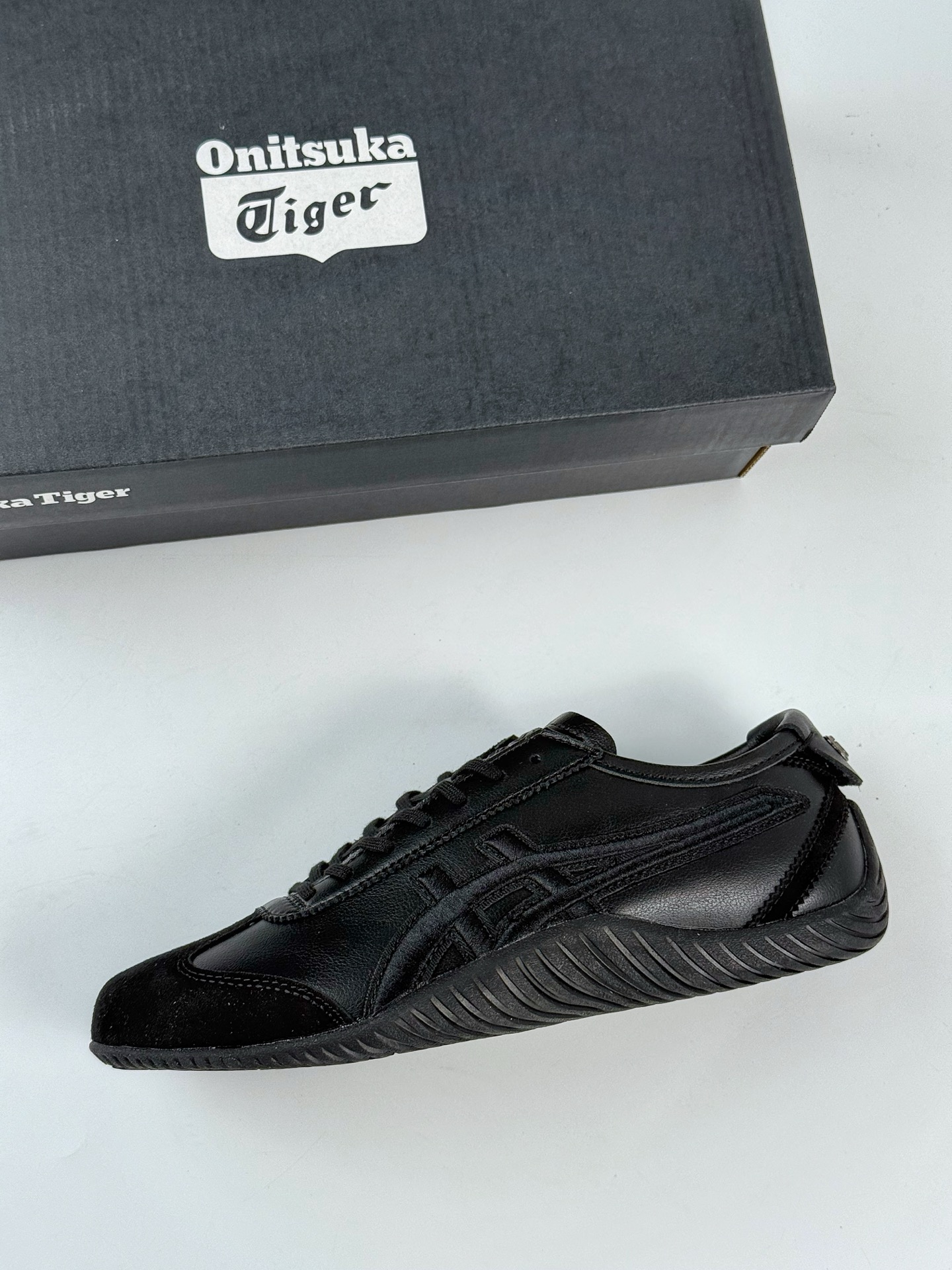 Onitsuka Tiger鬼塚虎SCLAW 绒面革织物 舒适运动休闲鞋 1183C306-001 Onitsuka Tiger鬼塚虎SCLAW 绒面革织物 舒适运动休闲鞋 1183C306-001