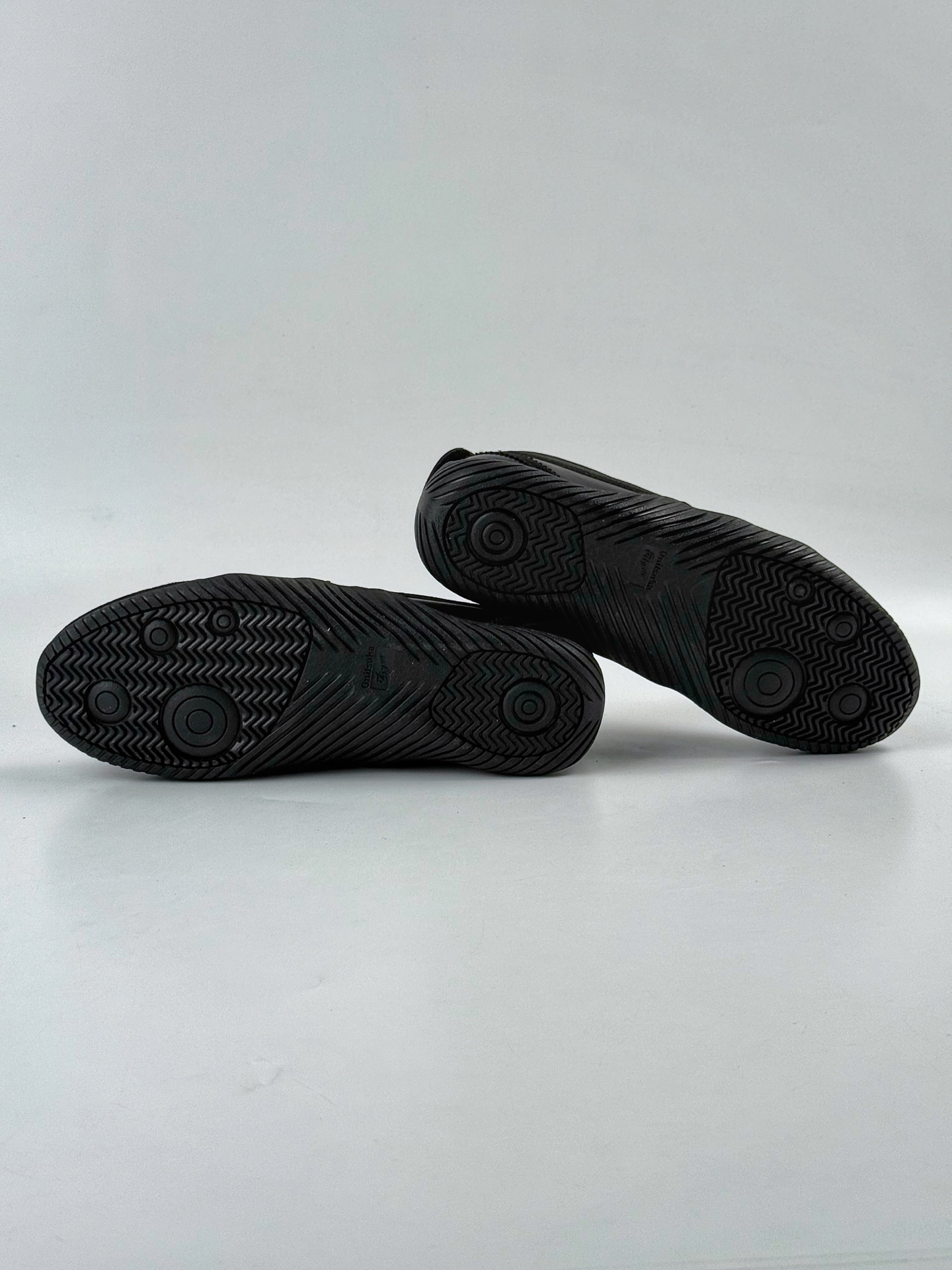 Onitsuka Tiger鬼塚虎SCLAW 绒面革织物 舒适运动休闲鞋 1183C306-001 Onitsuka Tiger鬼塚虎SCLAW 绒面革织物 舒适运动休闲鞋 1183C306-001