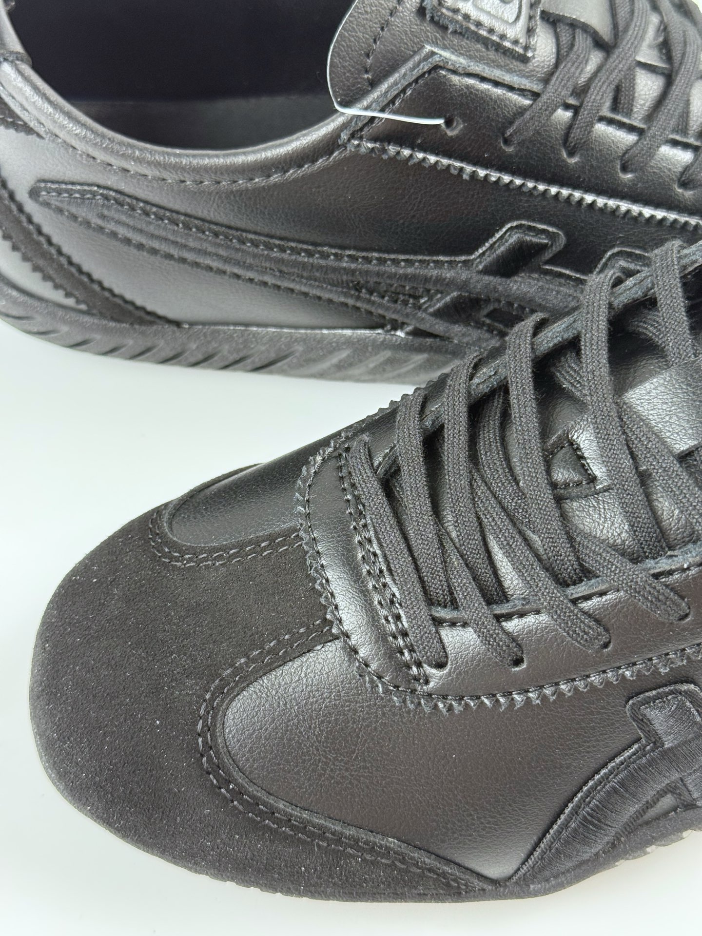 Onitsuka Tiger鬼塚虎SCLAW 绒面革织物 舒适运动休闲鞋 1183C306-001 Onitsuka Tiger鬼塚虎SCLAW 绒面革织物 舒适运动休闲鞋 1183C306-001