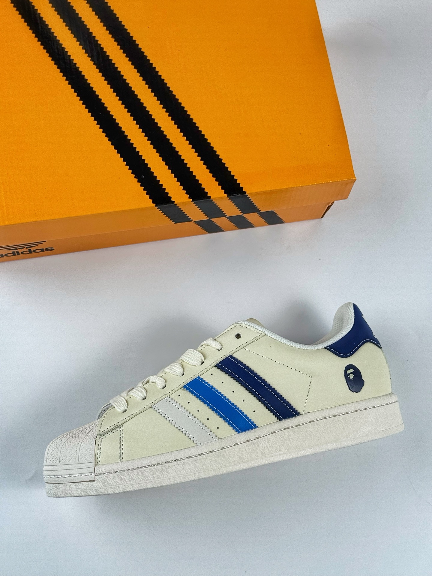 AD Originals Superstar x BAPE 米白 HS3089