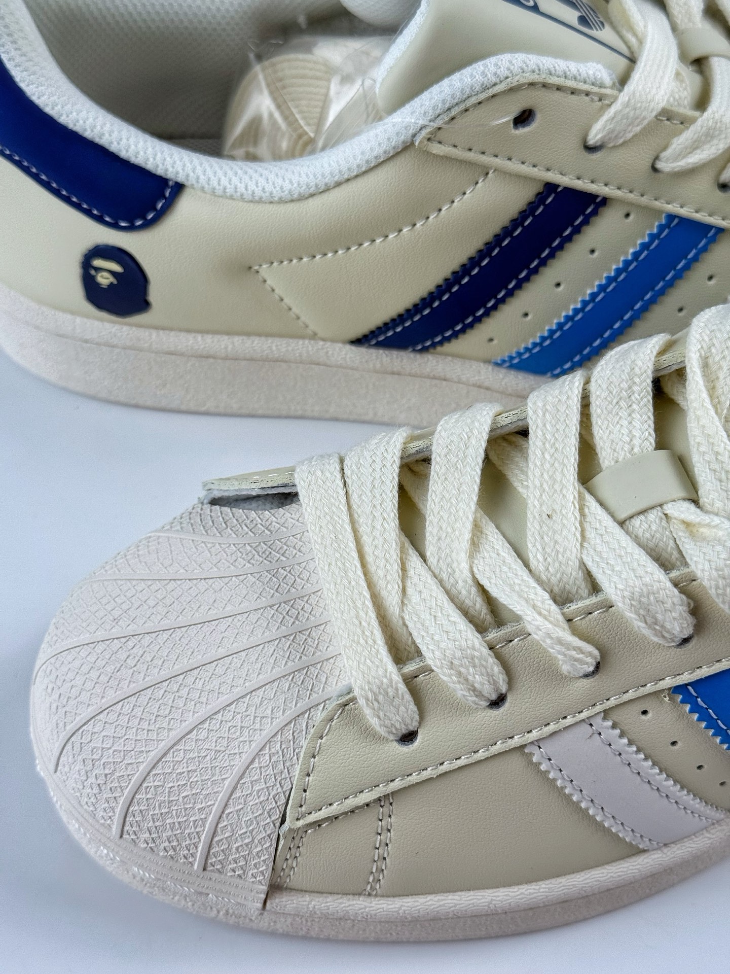 AD Originals Superstar x BAPE 米白 HS3089