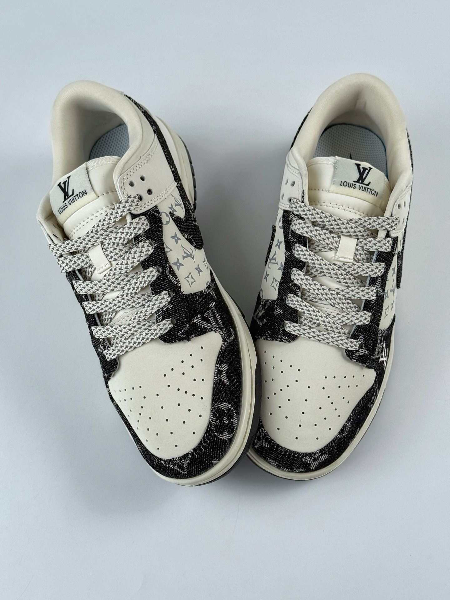 NIKE SB Dunk Low x Louis Vuitton 白黑牛仔布满天星  JH8310-946